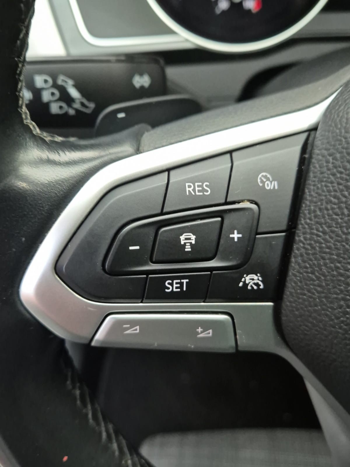 VW Passat Variant 2.0 TSI Business DSG-image-12