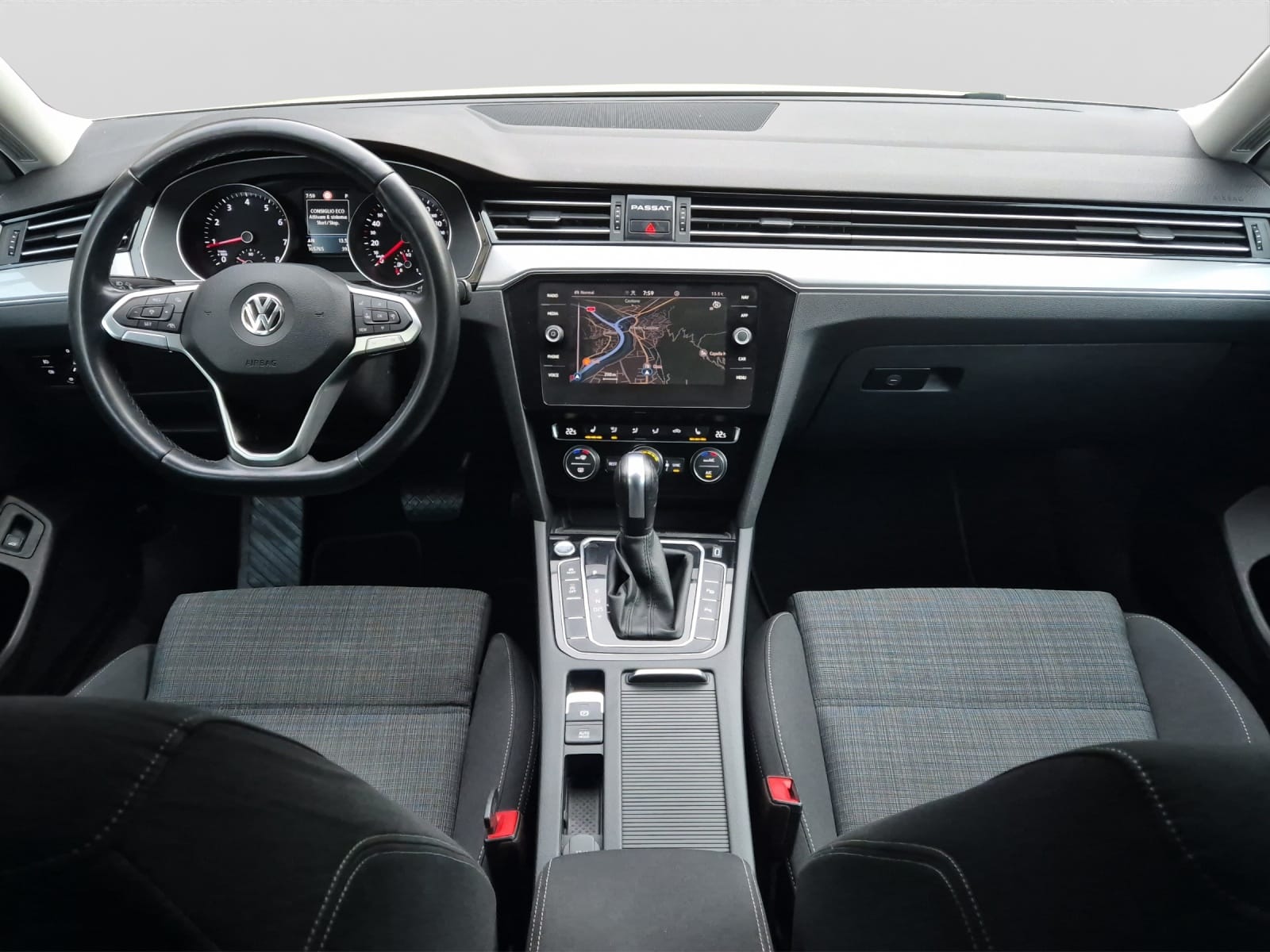 VW Passat Variant 2.0 TSI Business DSG-image-11