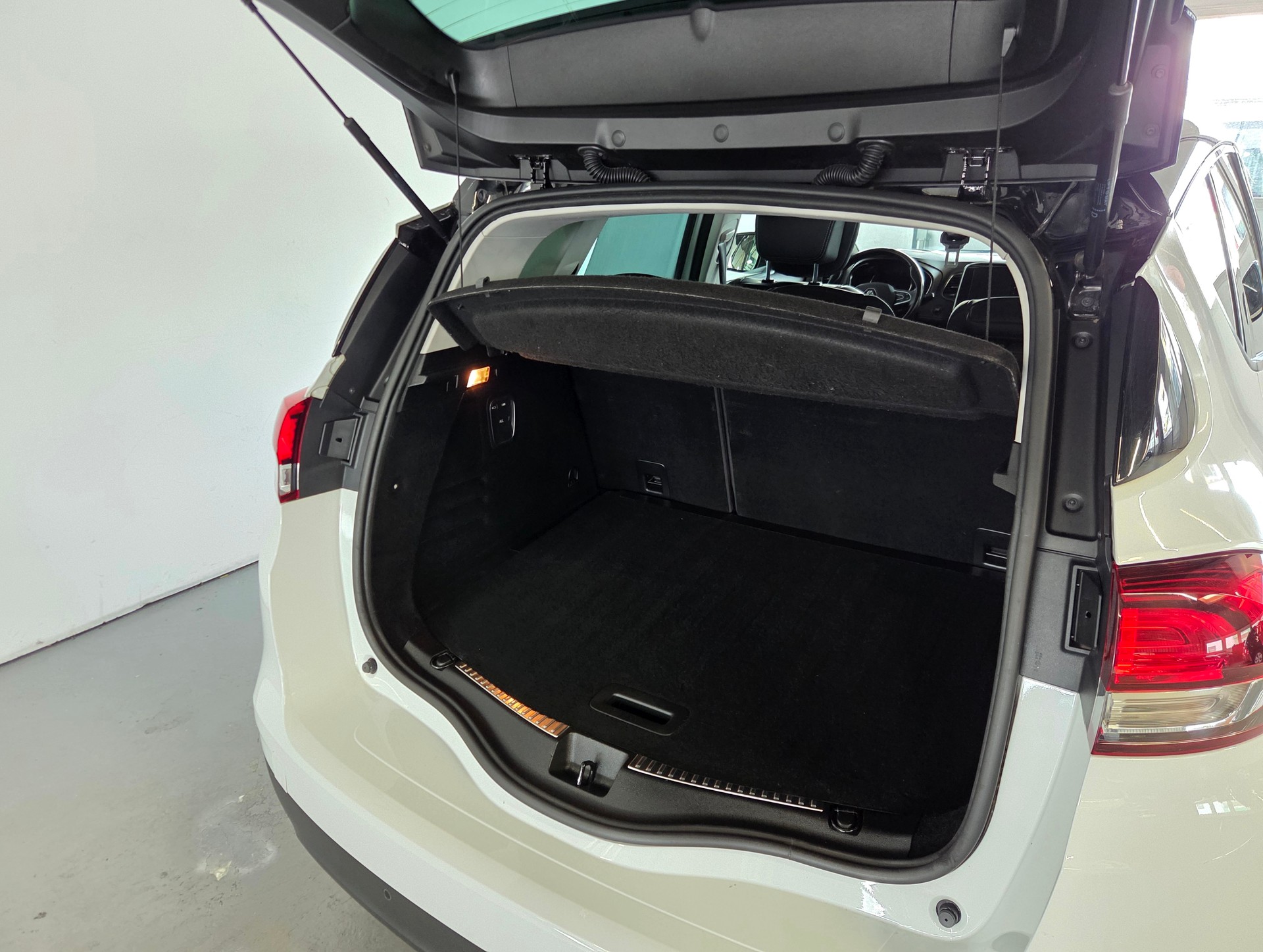 RENAULT Scénic 1.3 TCe 160 Initiale EDC-image-22