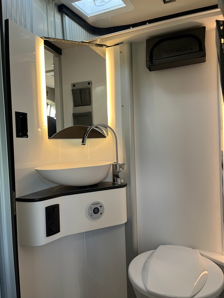 PÖSSL Summit Shine 600 L Automatik+Premium/Solar/Lithium/Markise-image-17
