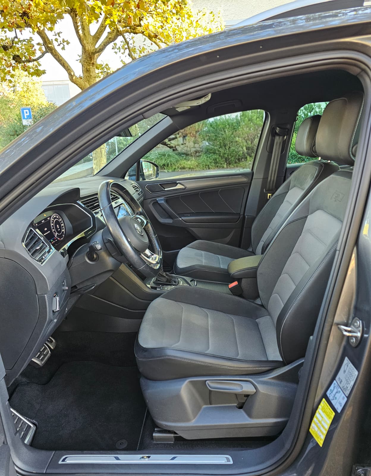 VW Tiguan 2.0TSI R-Line 4Motion DSG *CH-Fz*-image-10
