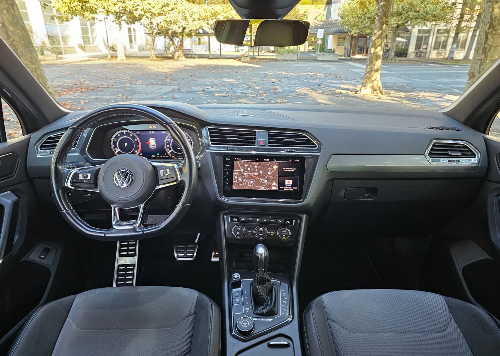 VW Tiguan 2.0TSI R-Line 4Motion DSG *CH-Fz*-image-9