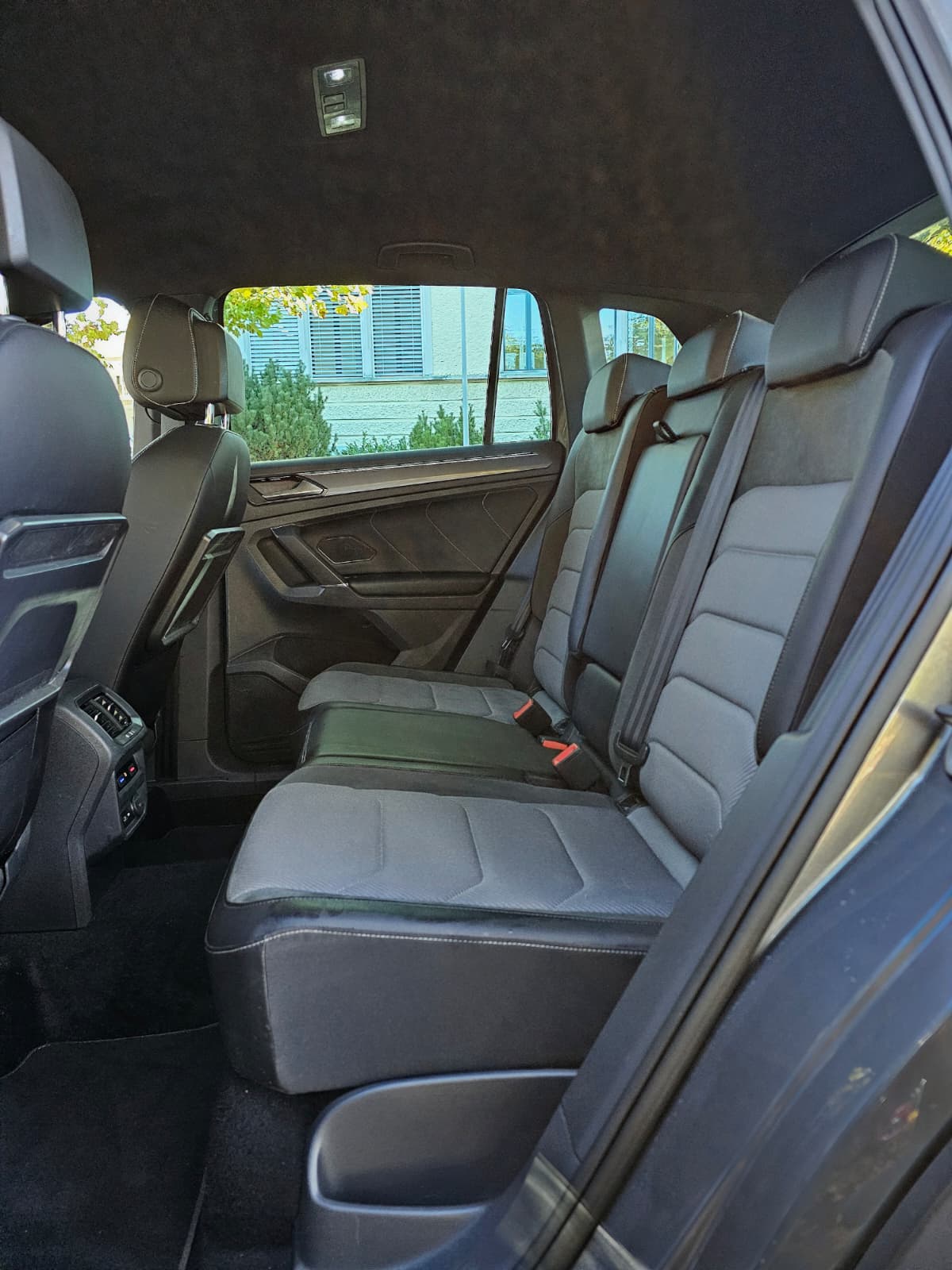 VW Tiguan 2.0TSI R-Line 4Motion DSG *CH-Fz*-image-12