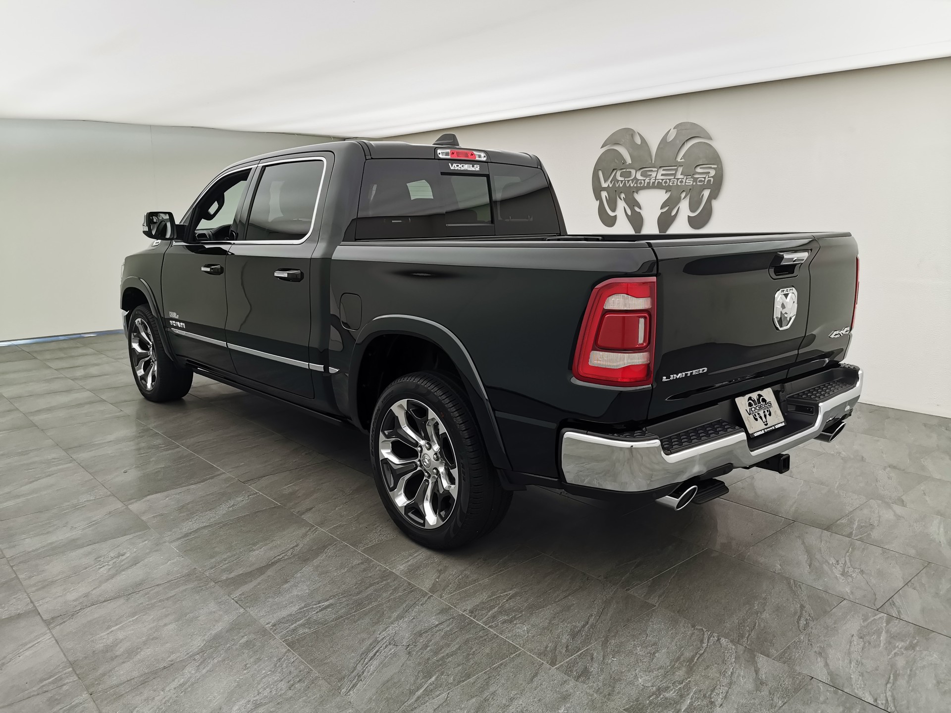 DODGE Ram 1500 5.7 V8 Limited eTorque Crew Cab-image-5