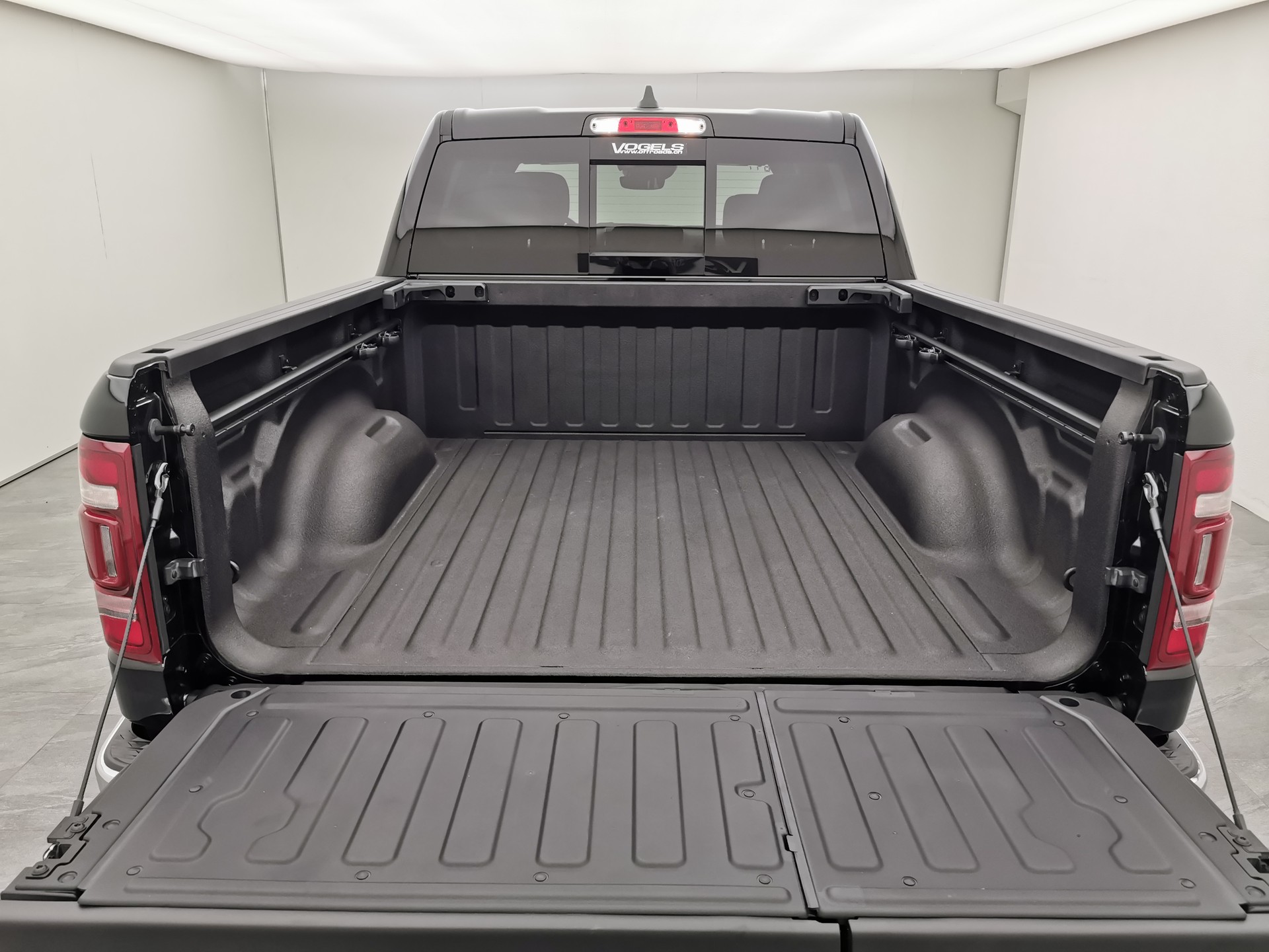 DODGE Ram 1500 5.7 V8 Limited eTorque Crew Cab-image-6