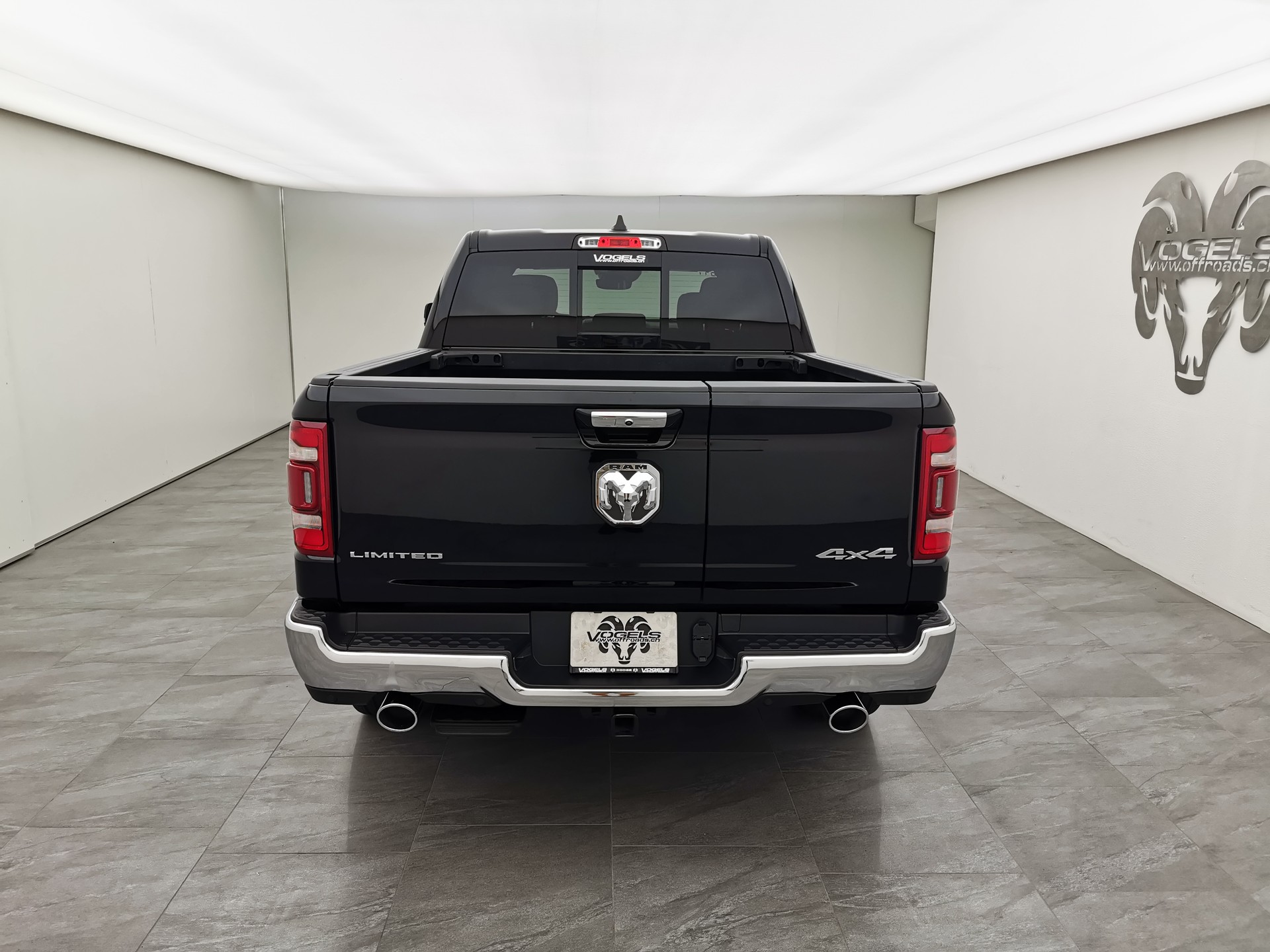 DODGE Ram 1500 5.7 V8 Limited eTorque Crew Cab-image-4