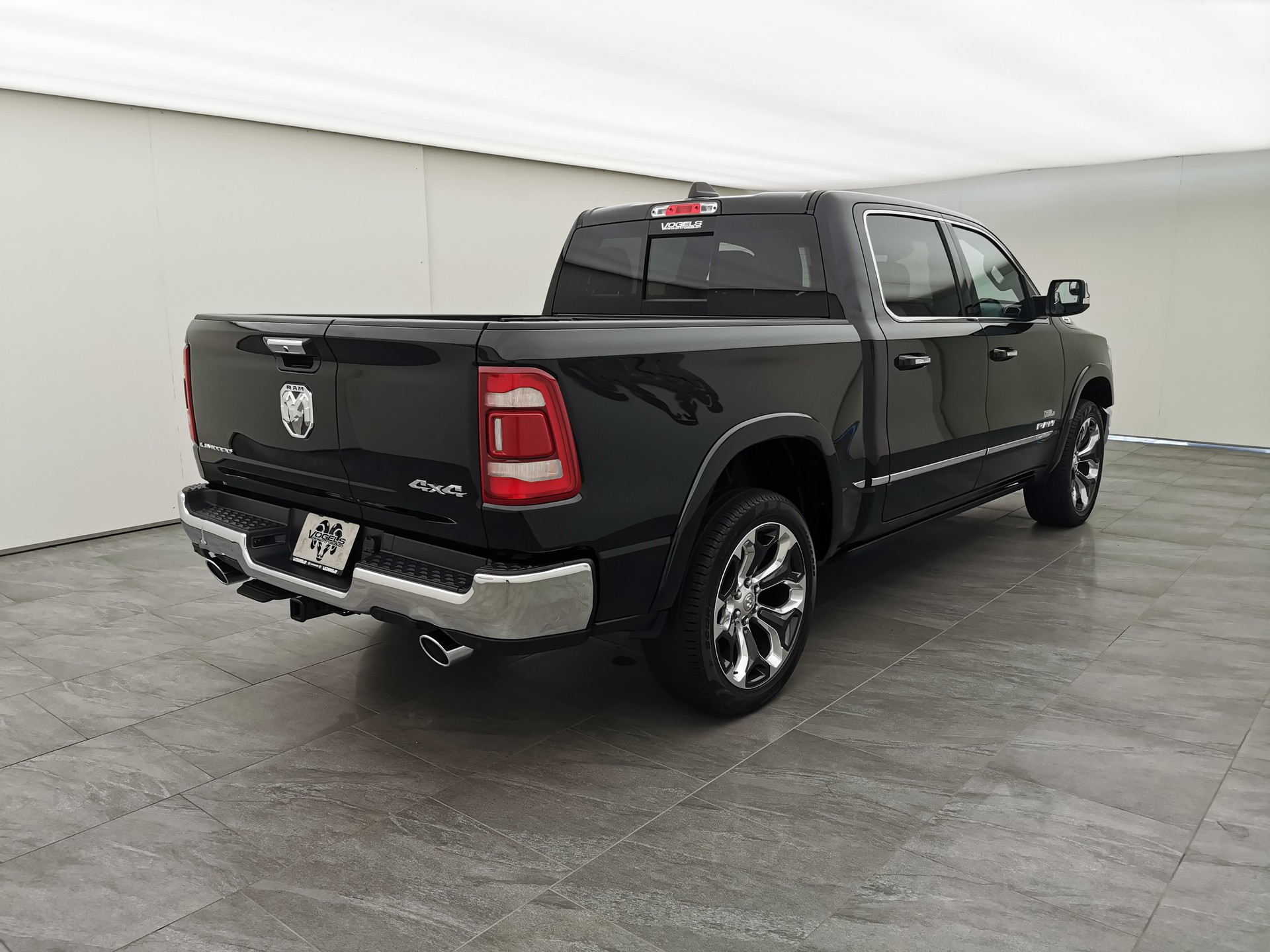 DODGE Ram 1500 5.7 V8 Limited eTorque Crew Cab-image-3