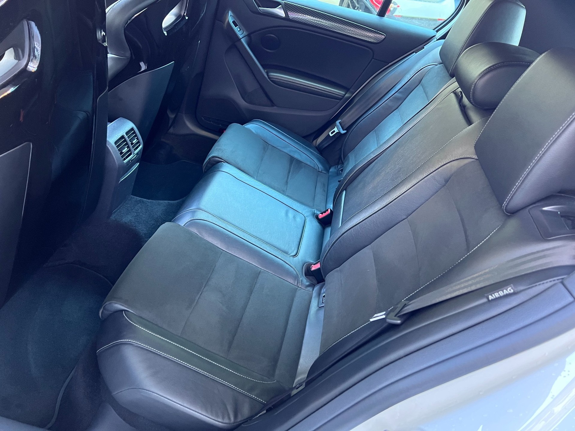 VW Golf 2.0 TSI R 4Motion-image-7