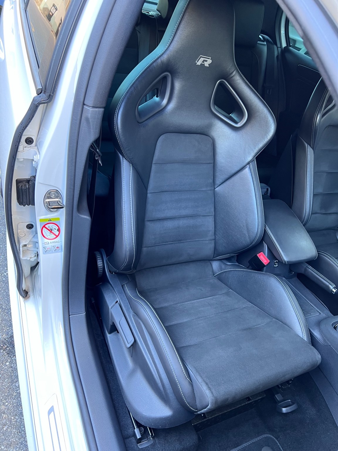VW Golf 2.0 TSI R 4Motion-image-6