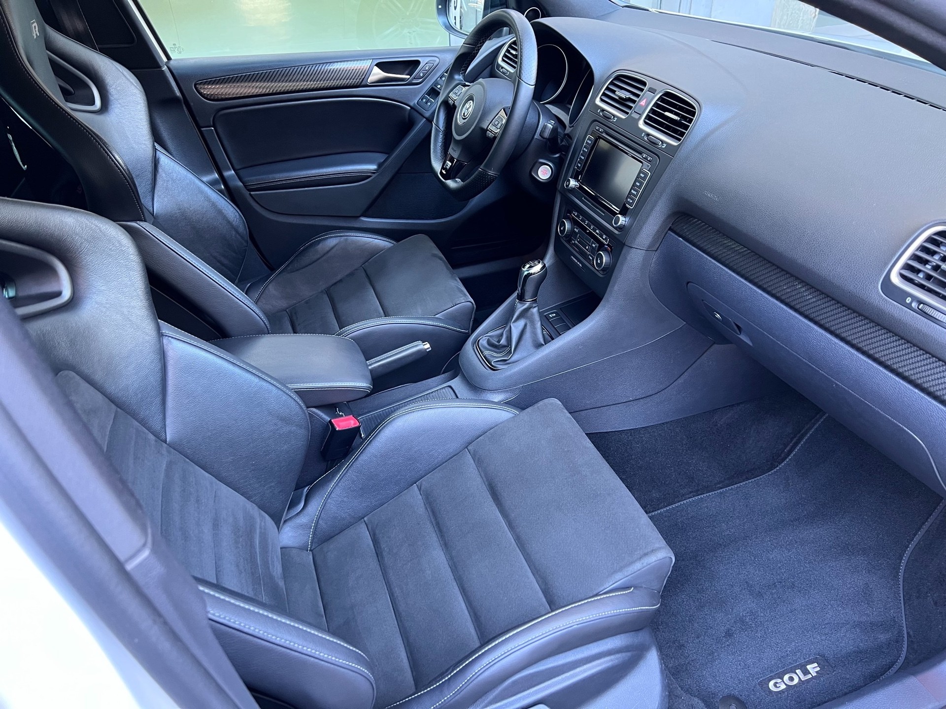 VW Golf 2.0 TSI R 4Motion-image-5
