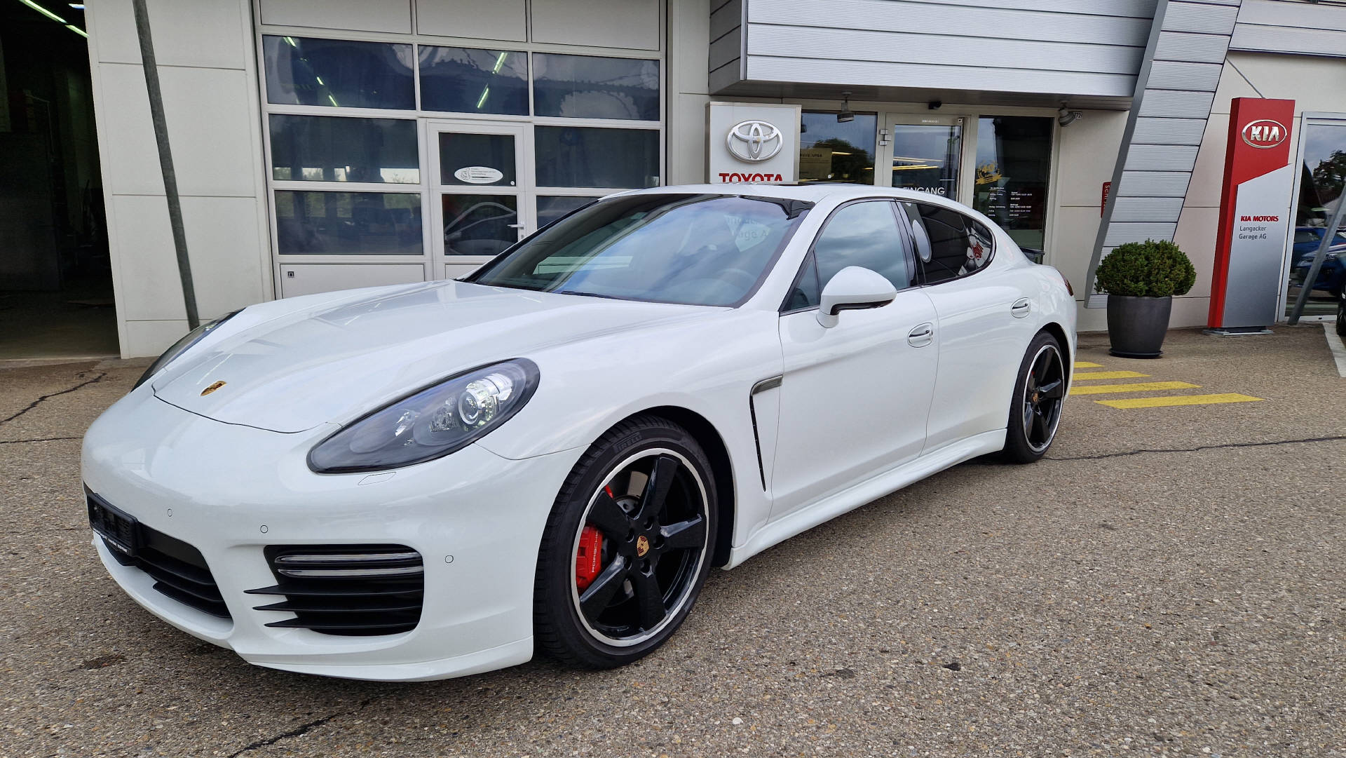 PORSCHE Panamera 4.8 V8 GTS PDK-image-1