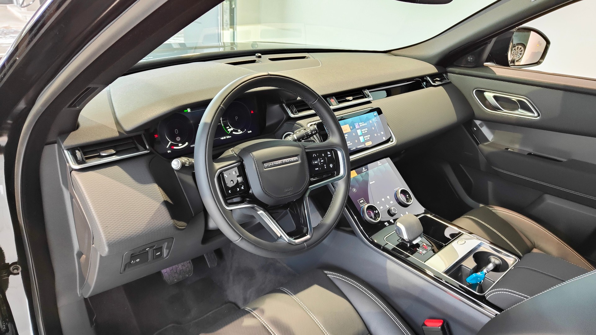 LAND ROVER Range Rover Velar P400e 2.0 I4 PHEV S Automatic-showroom-element-2