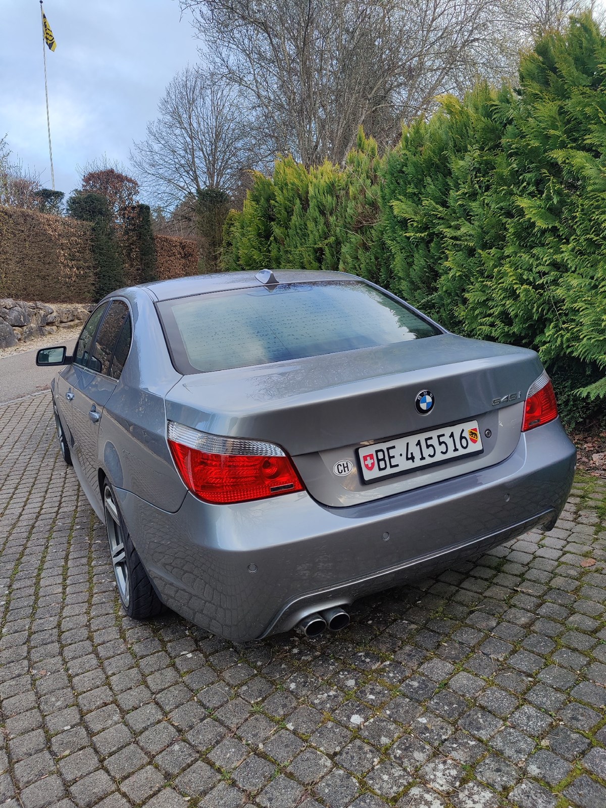 BMW 545i-image-5