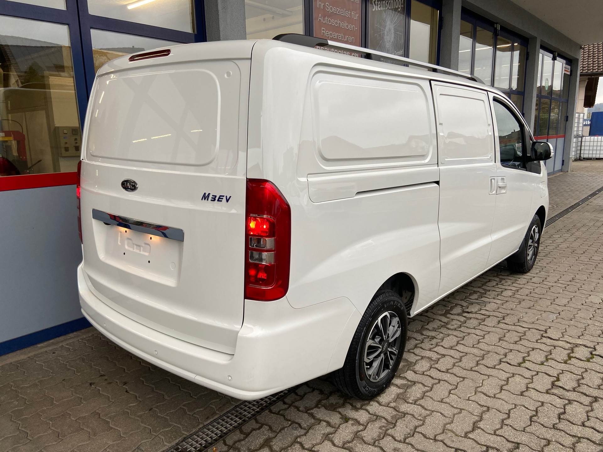 JAC M3ev-image-2