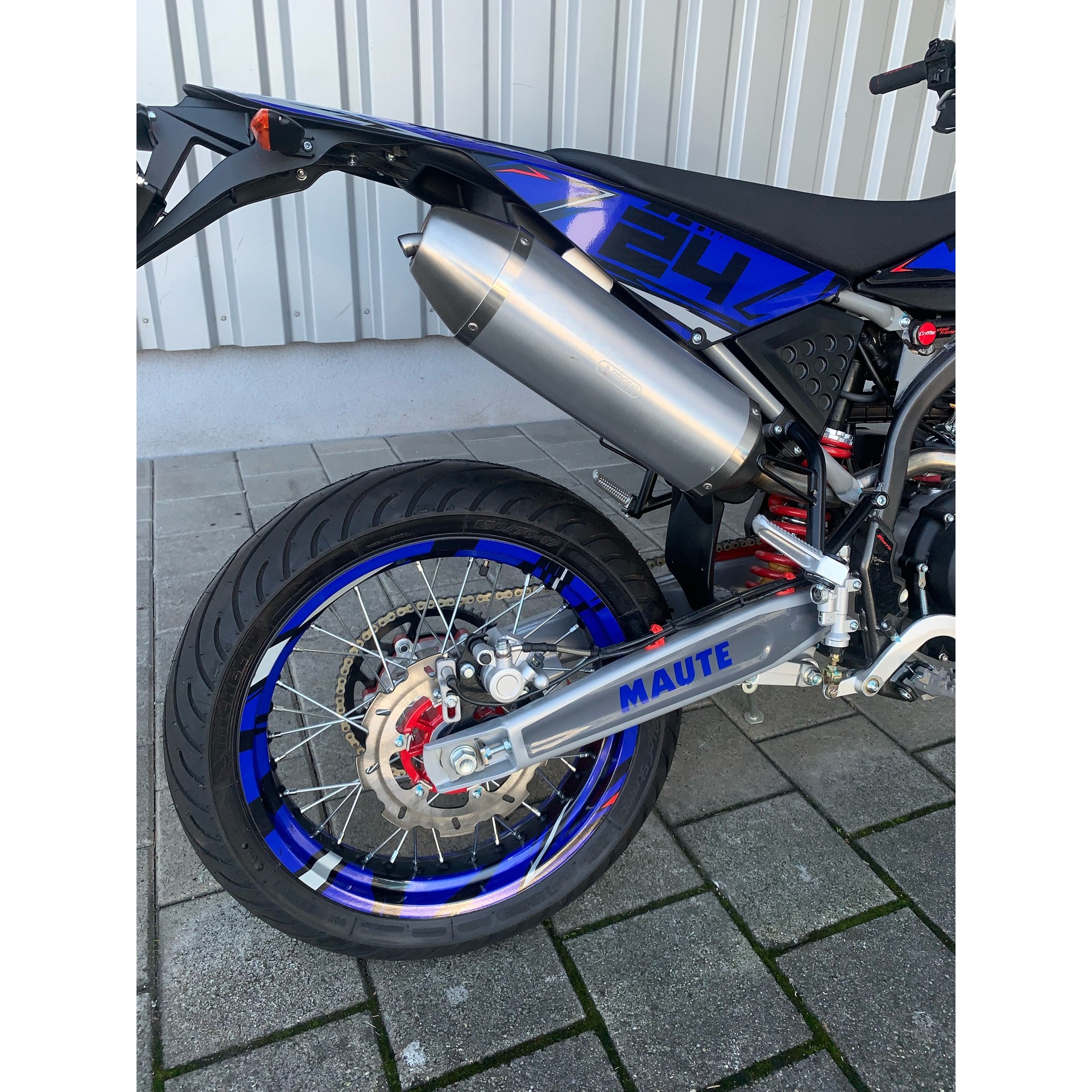 FANTIC XMF 125 Performance Motard-showroom-element-3