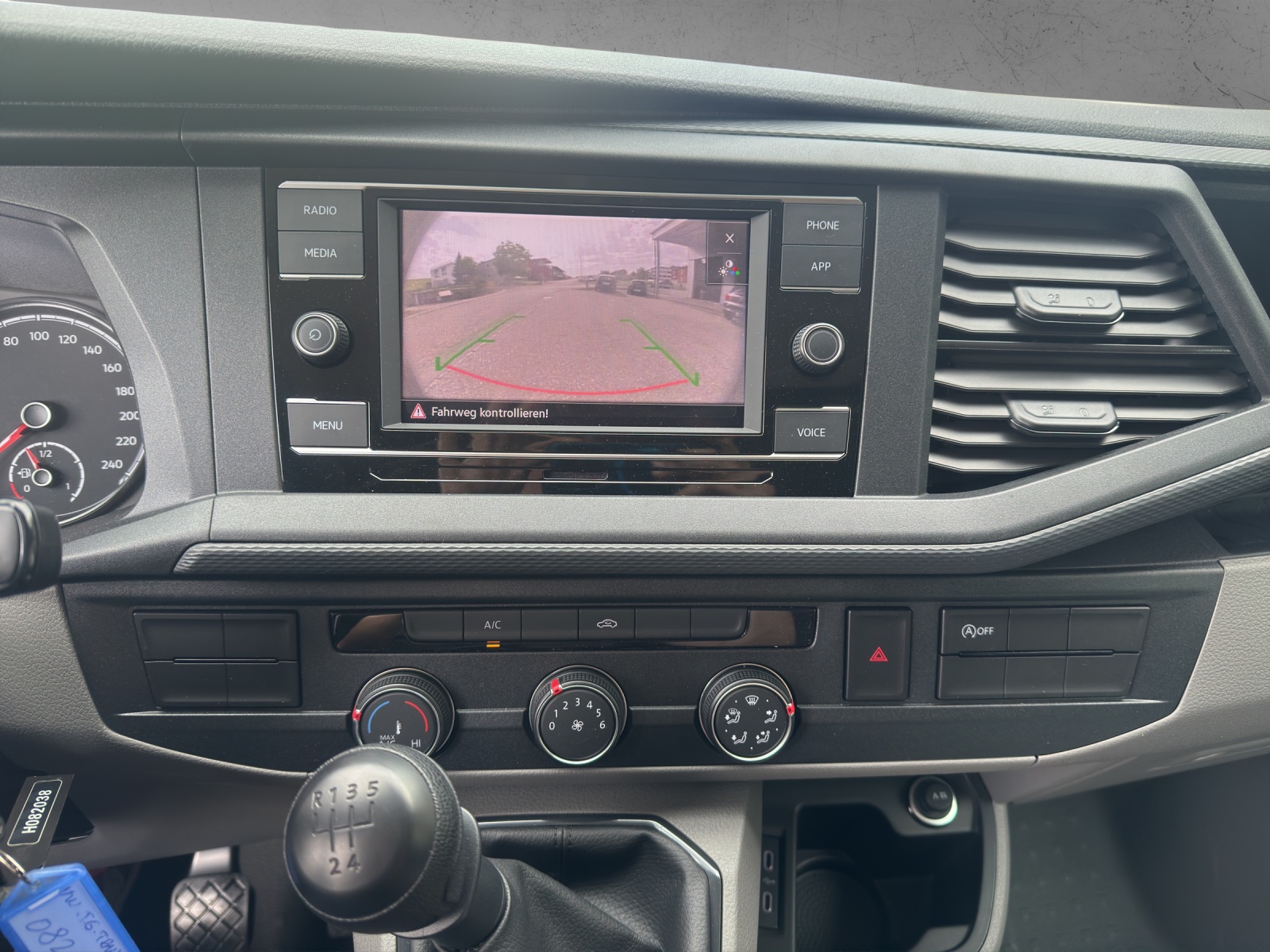 VW T6.1-image-12