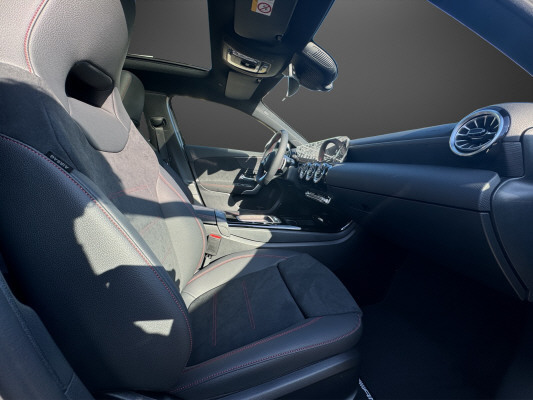 MERCEDES-BENZ A 200 7G-DCT-image-11