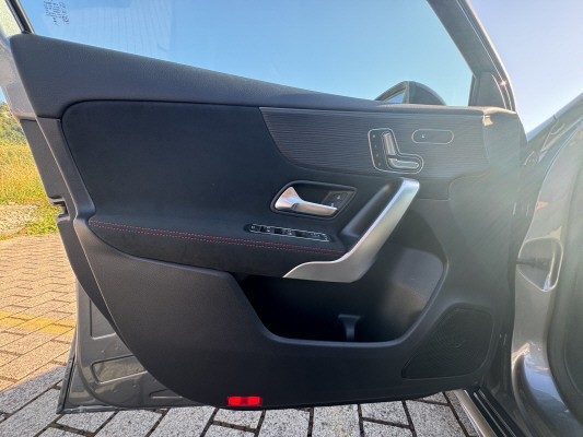 MERCEDES-BENZ A 200 7G-DCT-image-9