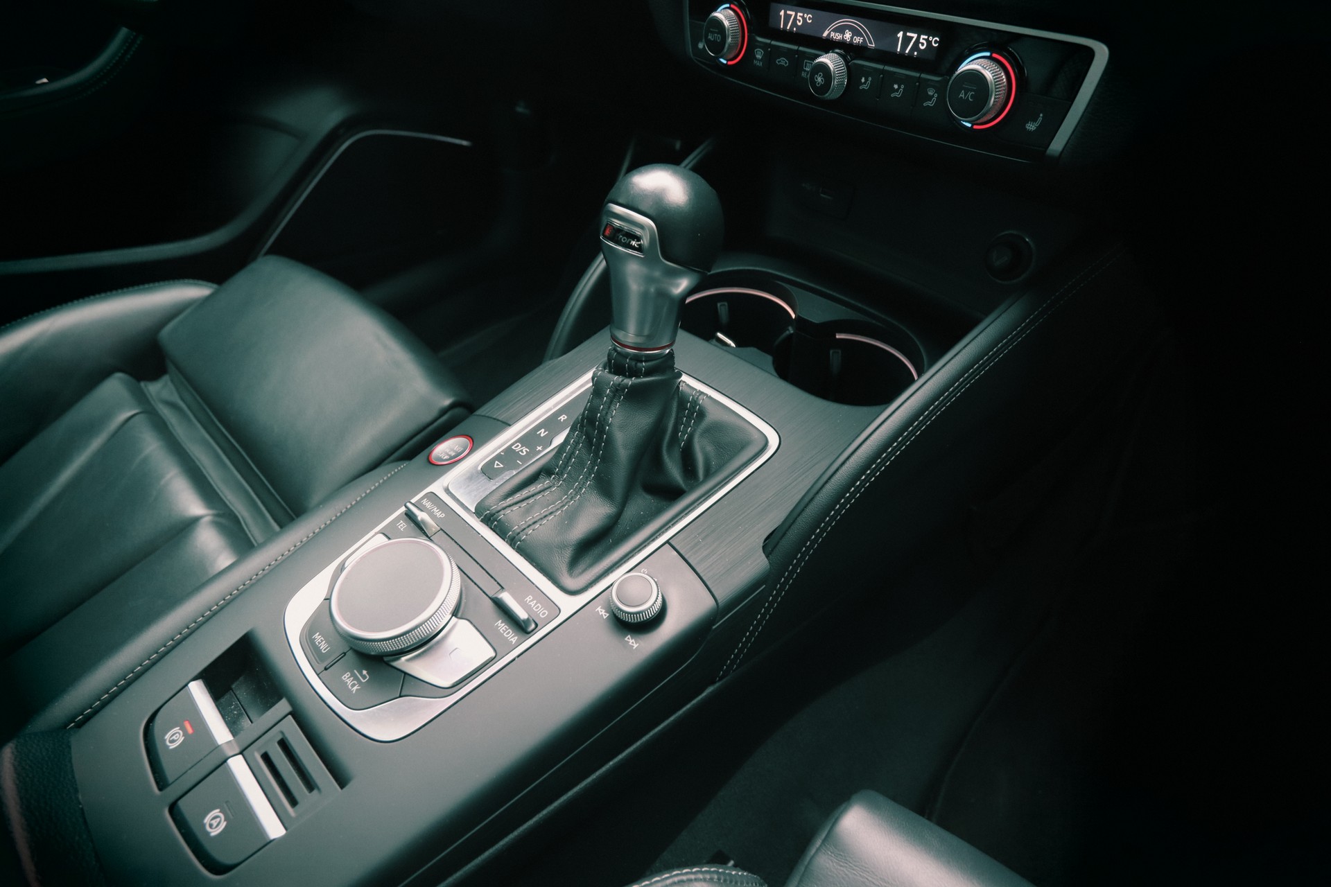 AUDI S3 Sportback 2.0 TFSI quattro S-tronic-image-25