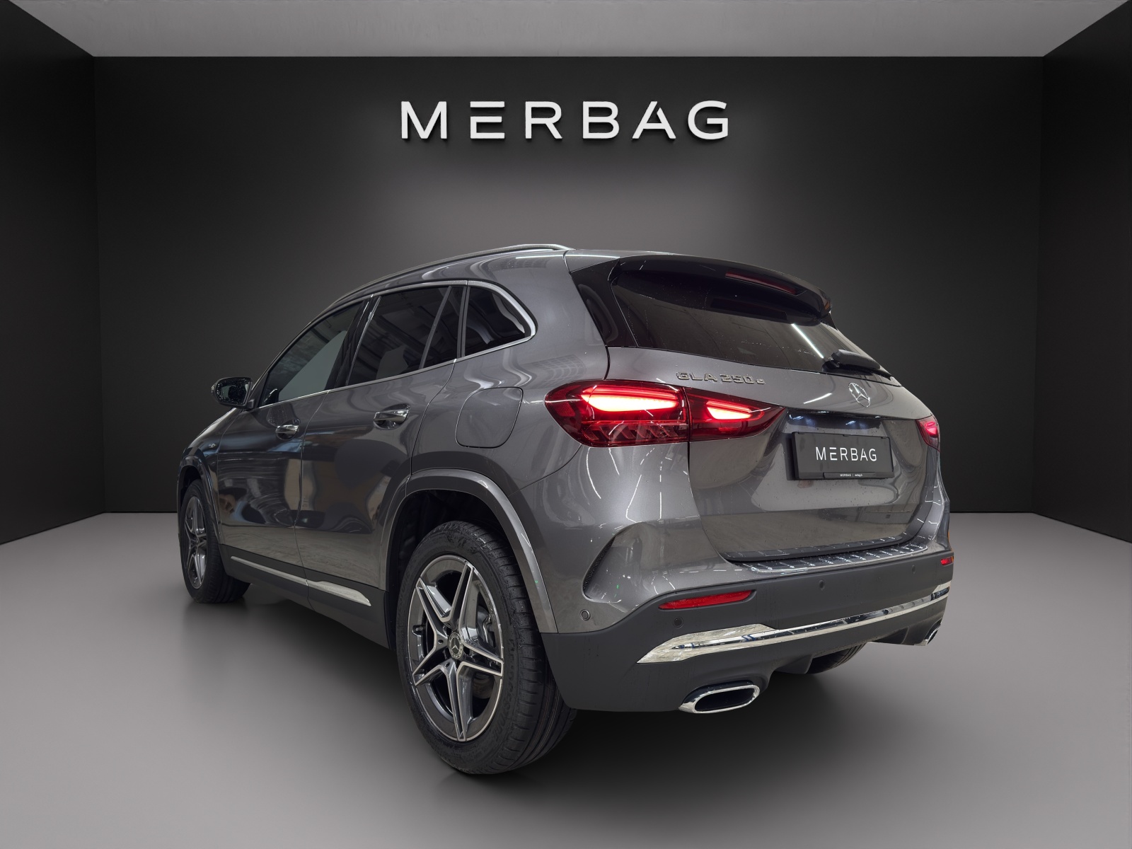 MERCEDES-BENZ GLA 250 e EQ Star 8G-DCT-image-4