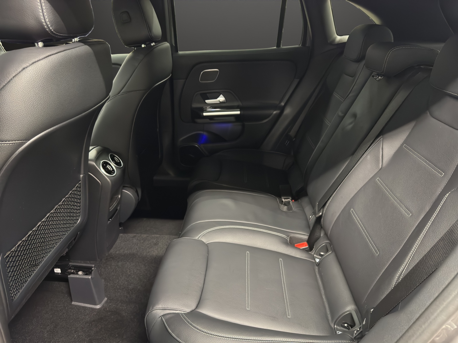 MERCEDES-BENZ GLA 250 e EQ Star 8G-DCT-image-11