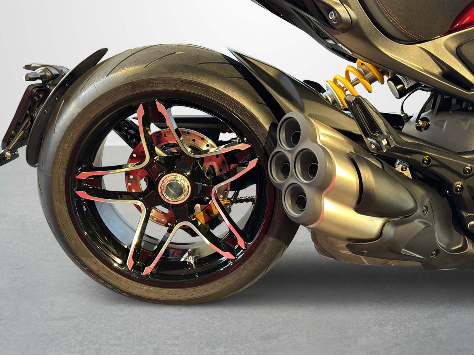 DUCATI XDiavel V4-showroom-element-3
