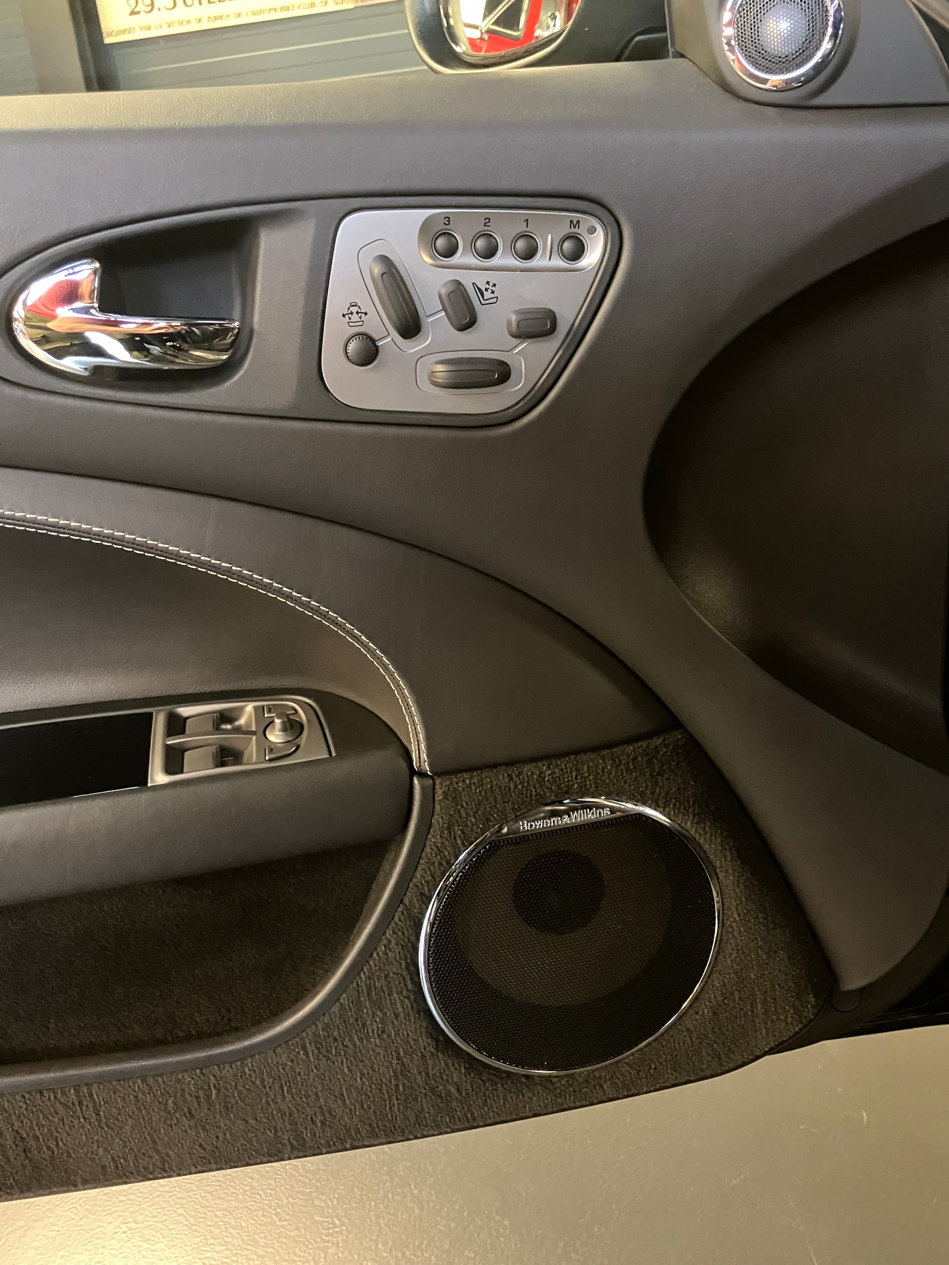 JAGUAR XKR-S 4.2 V8 SC Automatic-image-8