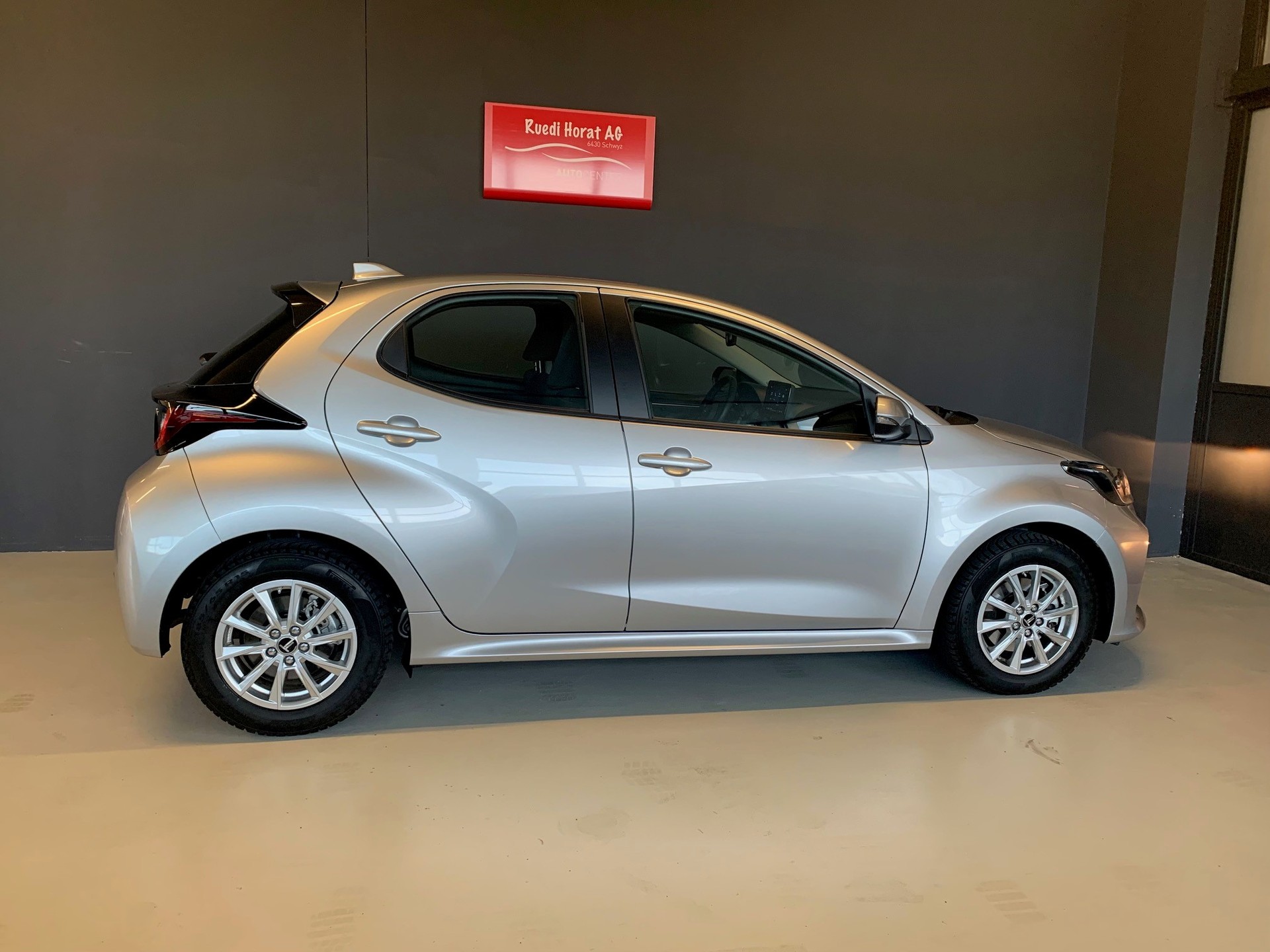 TOYOTA Yaris 1.5 VVT-i HSD Comfort-image-4