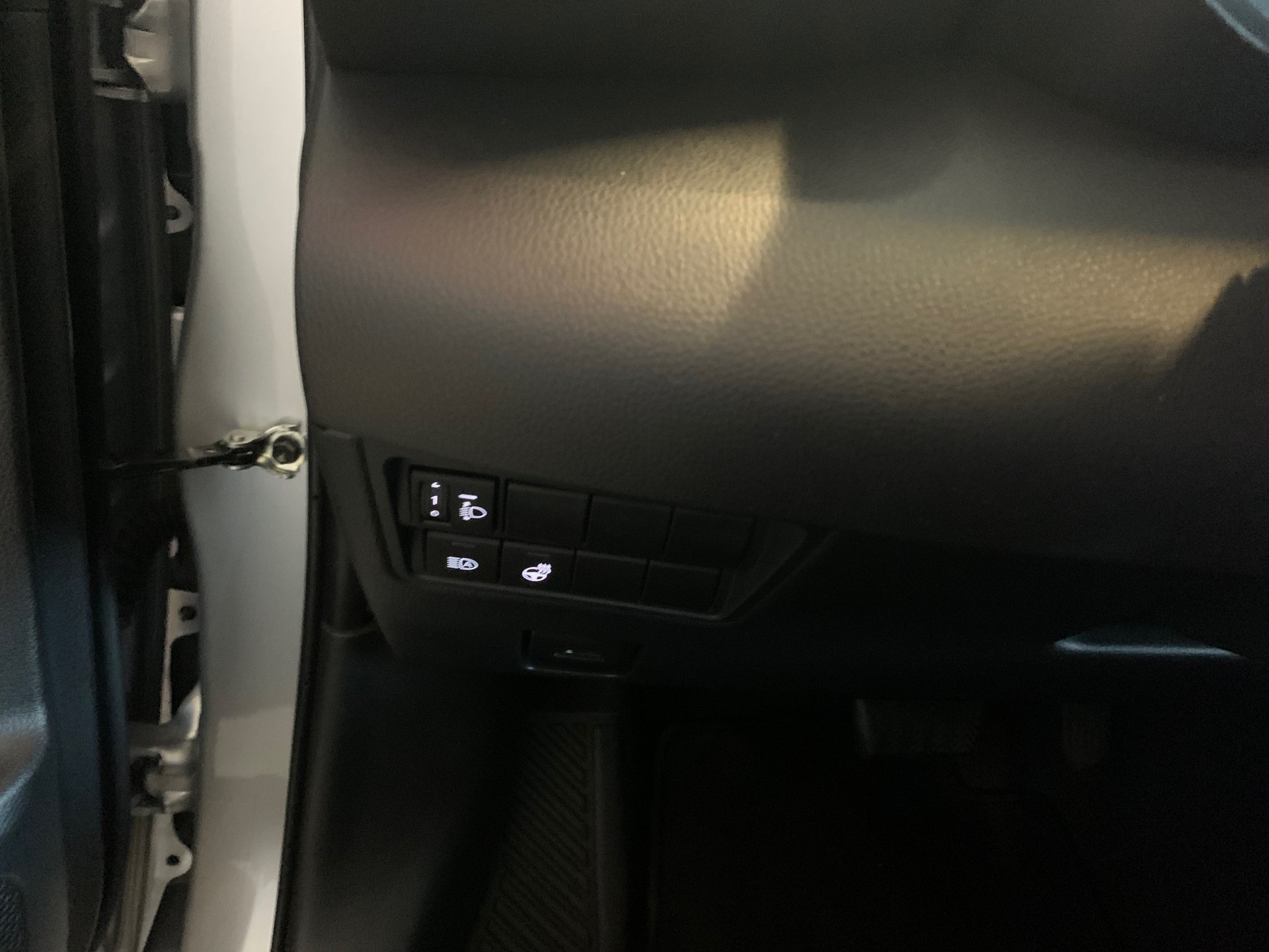 TOYOTA Yaris 1.5 VVT-i HSD Comfort-image-12