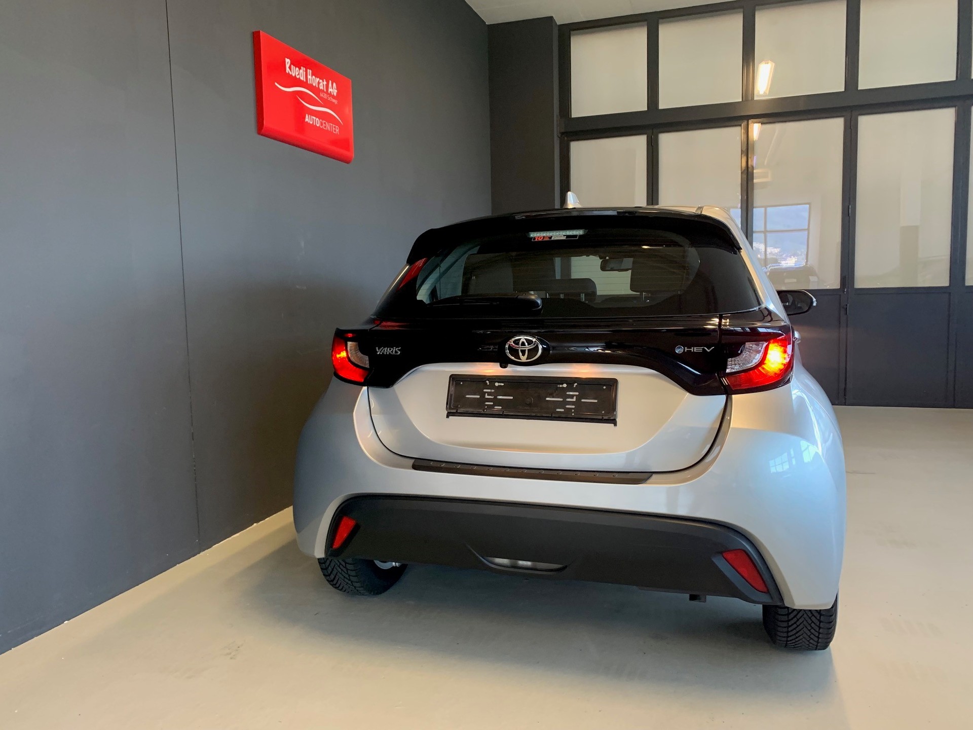 TOYOTA Yaris 1.5 VVT-i HSD Comfort-image-5