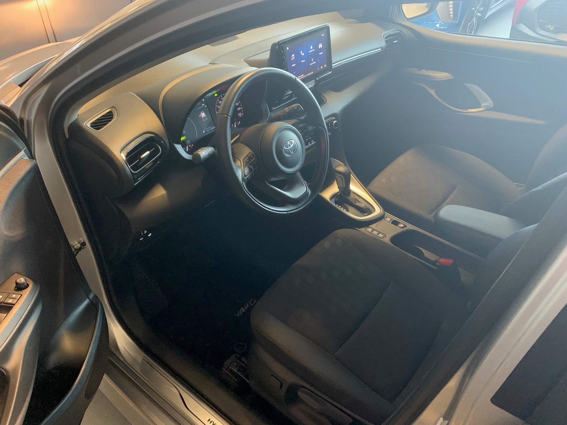 TOYOTA Yaris 1.5 VVT-i HSD Comfort-image-8