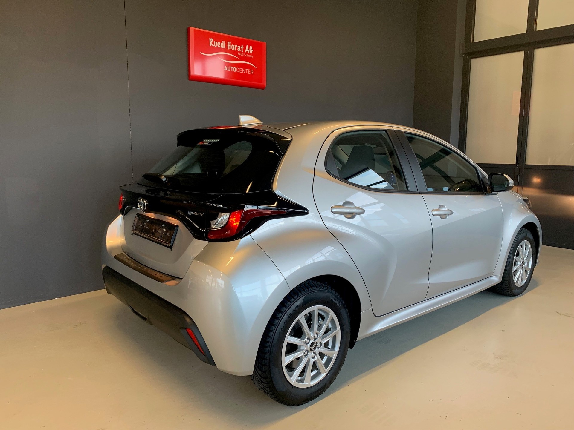 TOYOTA Yaris 1.5 VVT-i HSD Comfort-image-3