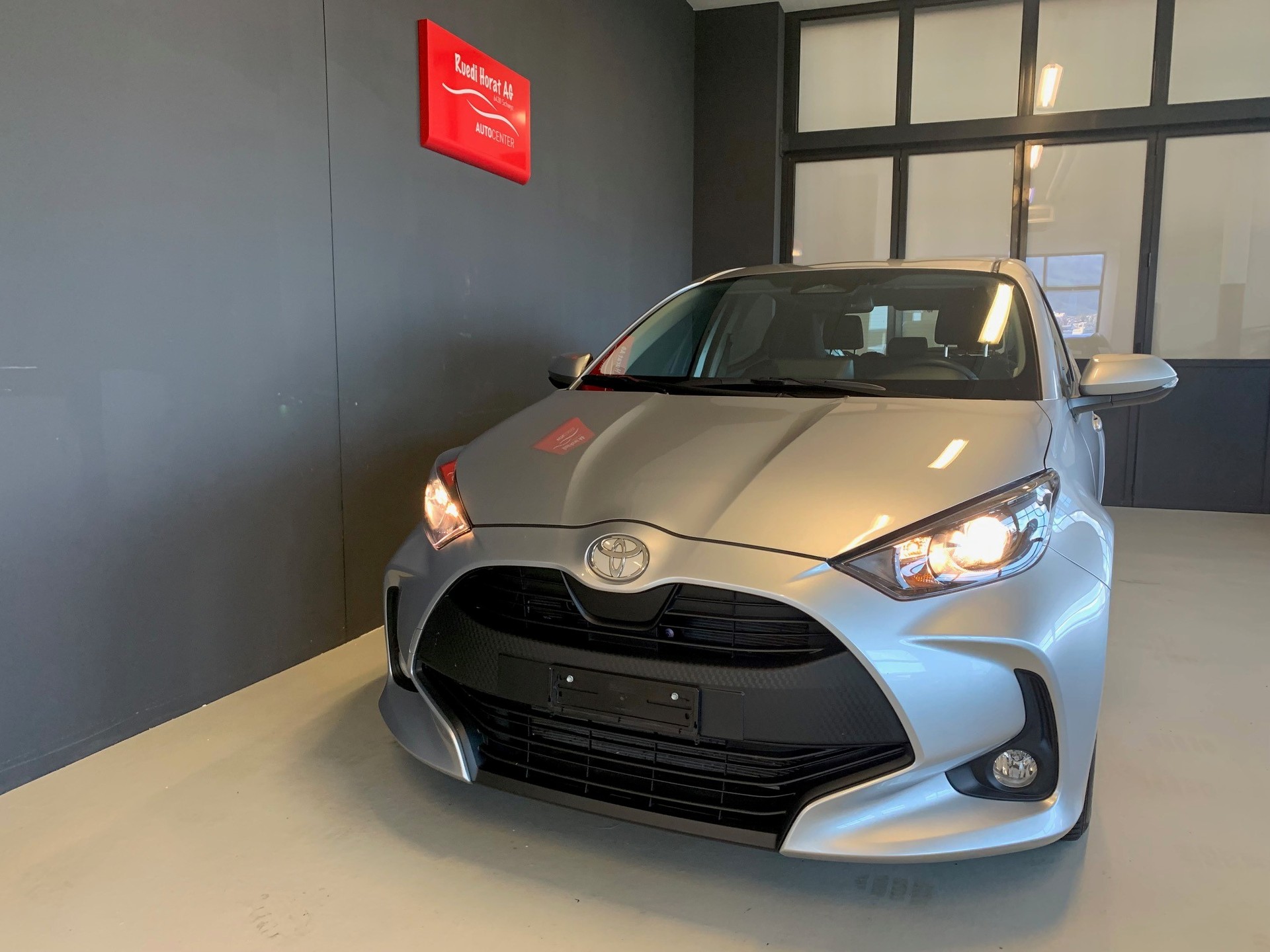 TOYOTA Yaris 1.5 VVT-i HSD Comfort-image-2