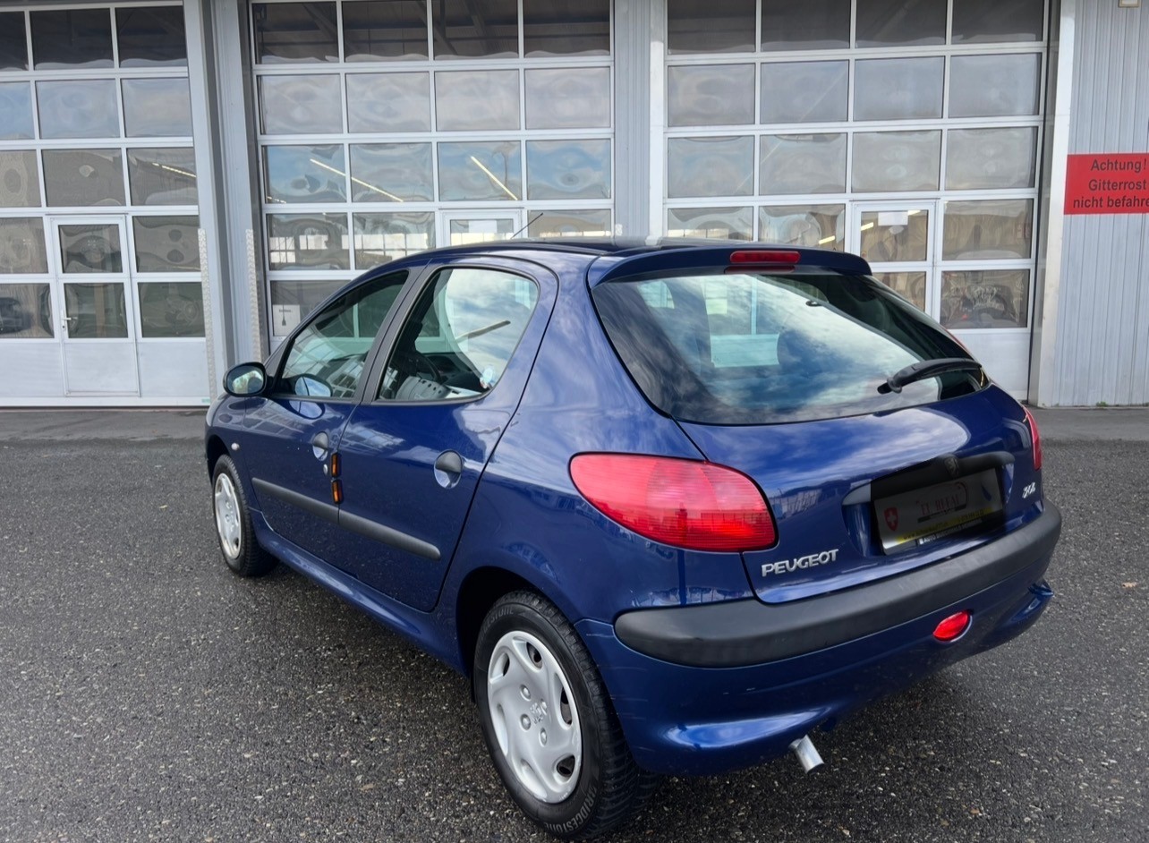 PEUGEOT 206 1.6 XT Premium-image-5
