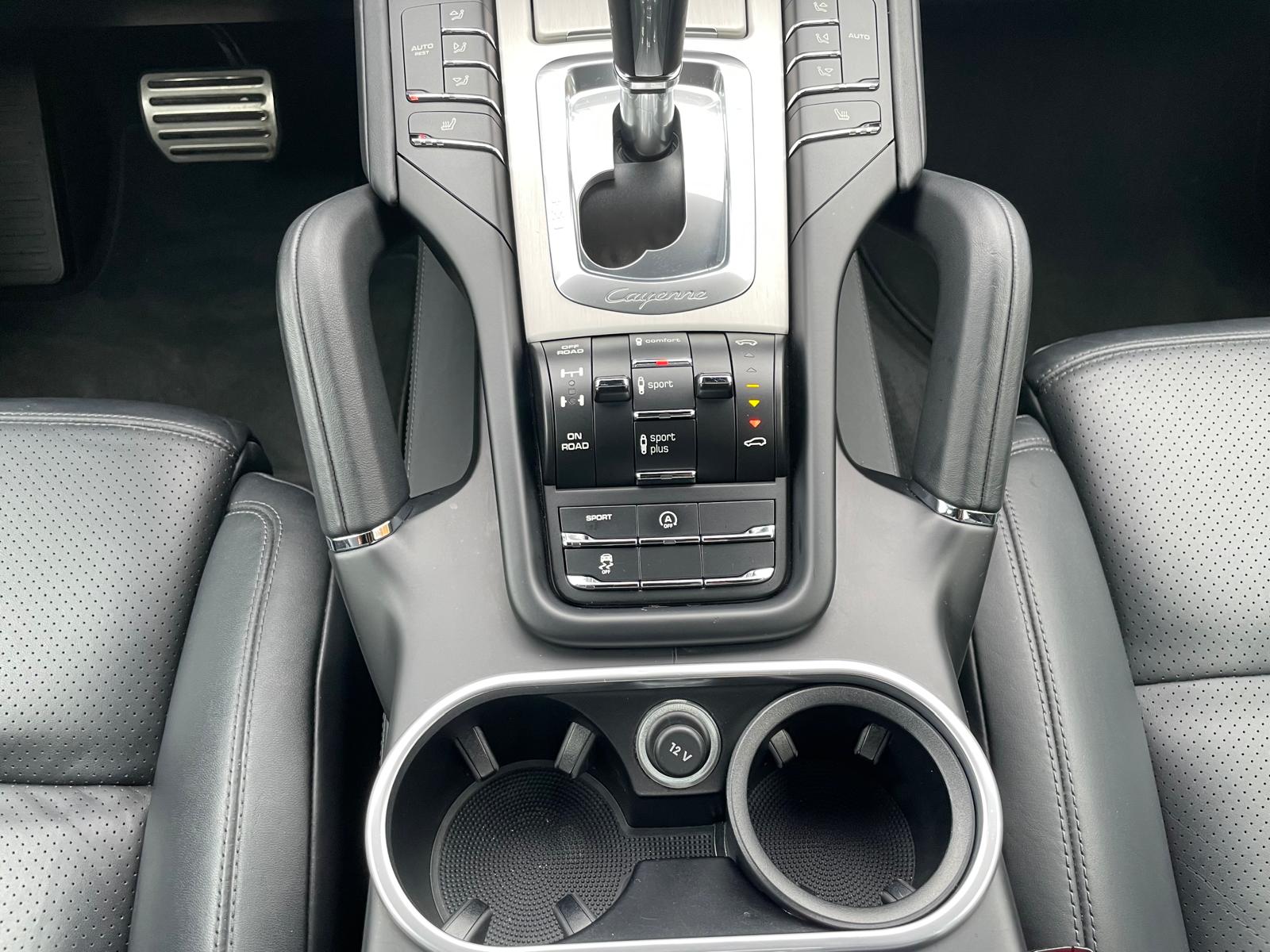 PORSCHE Cayenne Turbo-image-9