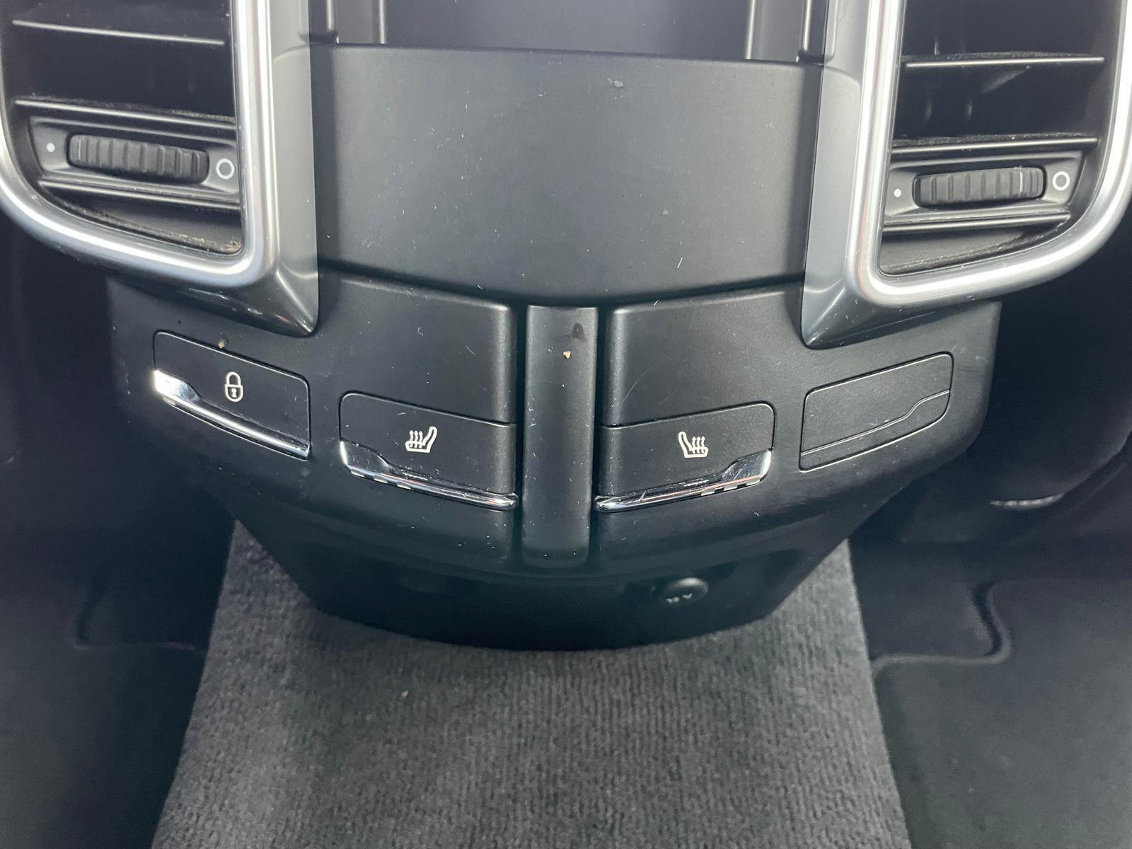 PORSCHE Cayenne Turbo-image-15