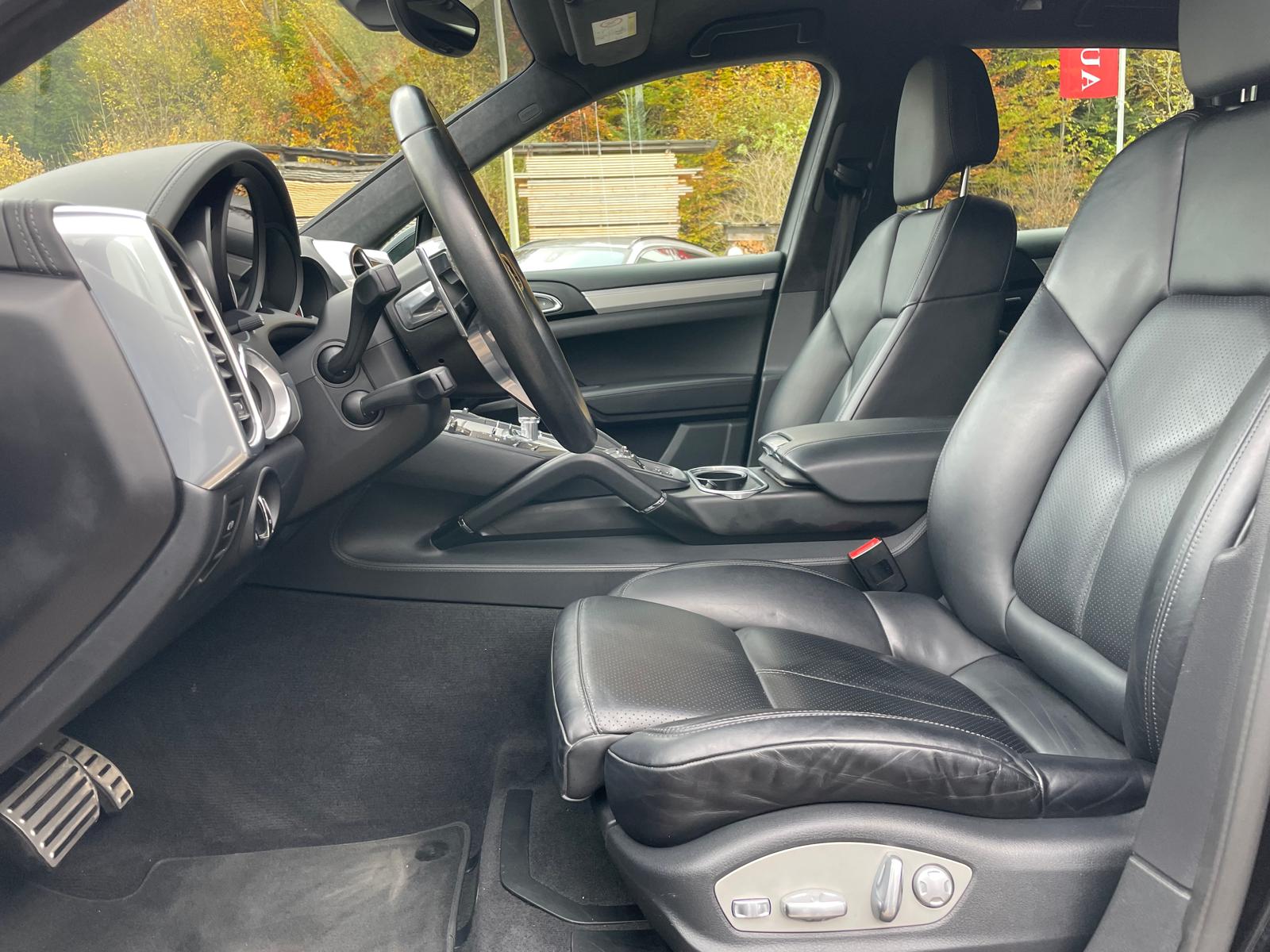 PORSCHE Cayenne Turbo-image-7