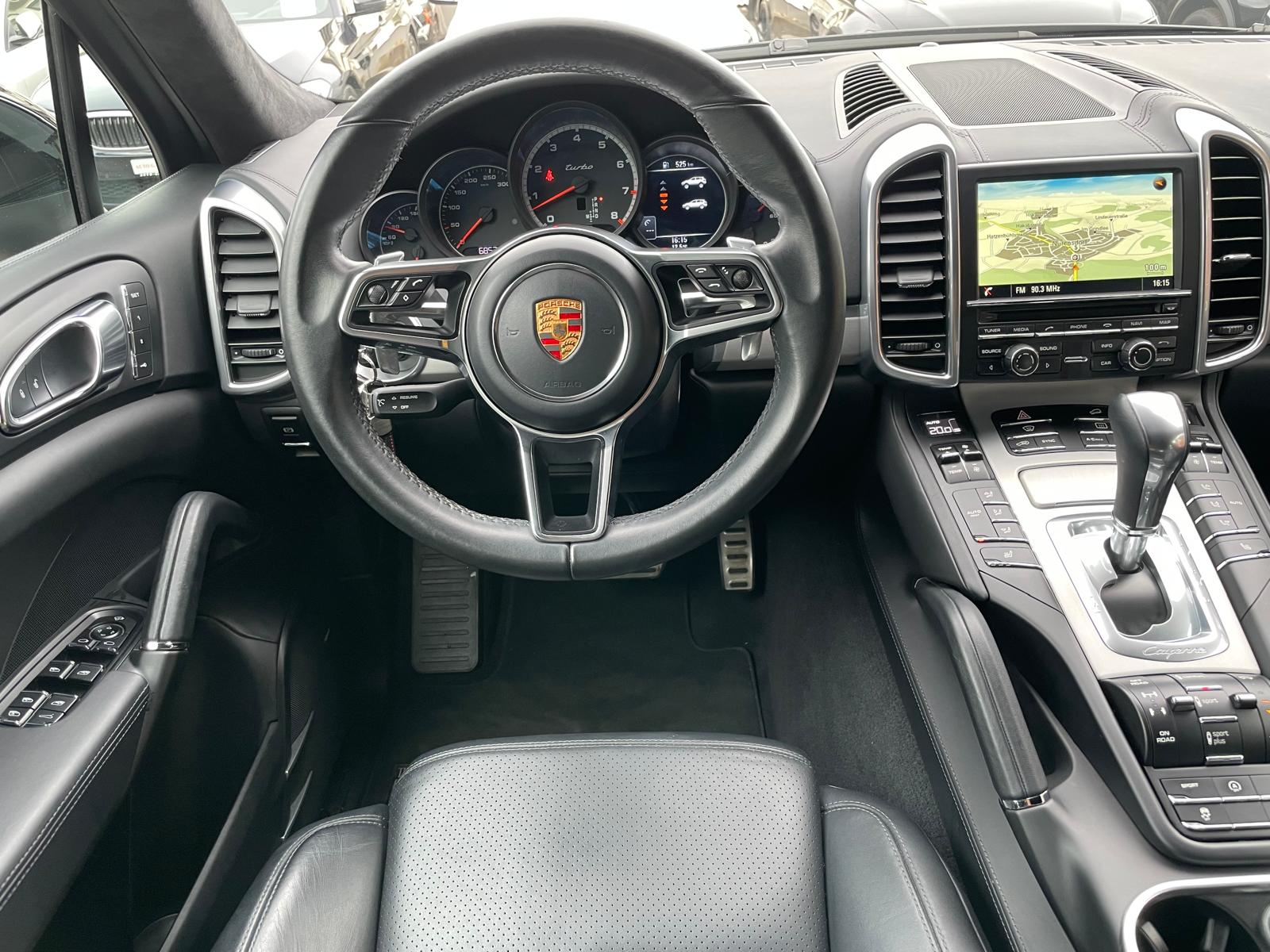 PORSCHE Cayenne Turbo-image-13
