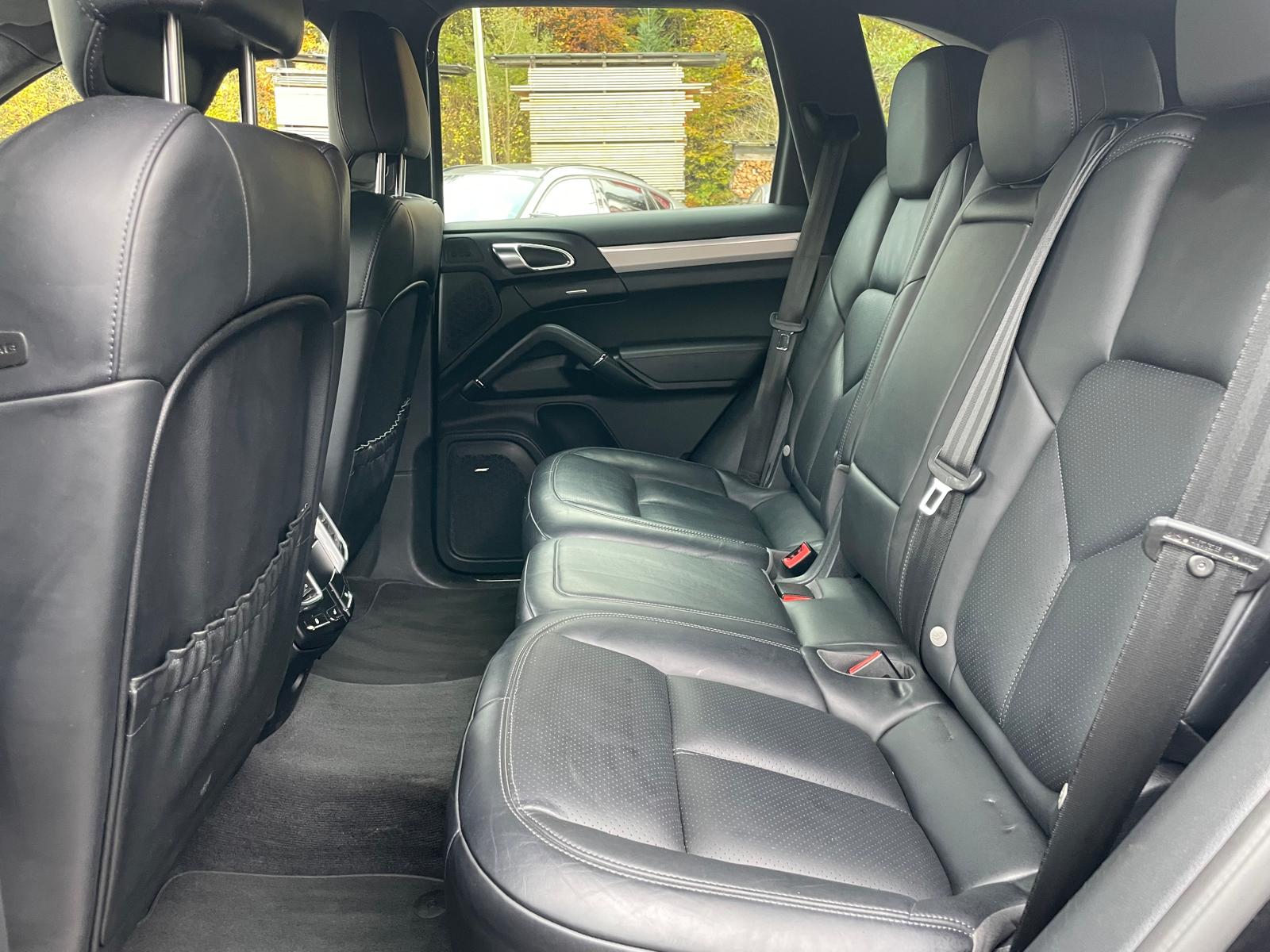 PORSCHE Cayenne Turbo-image-11