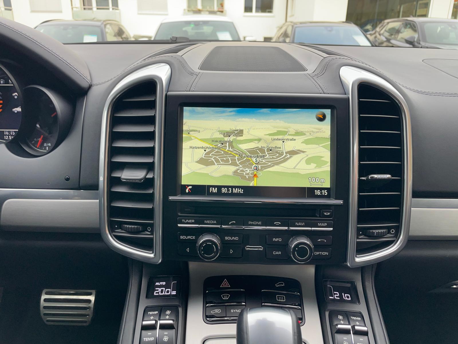 PORSCHE Cayenne Turbo-image-14