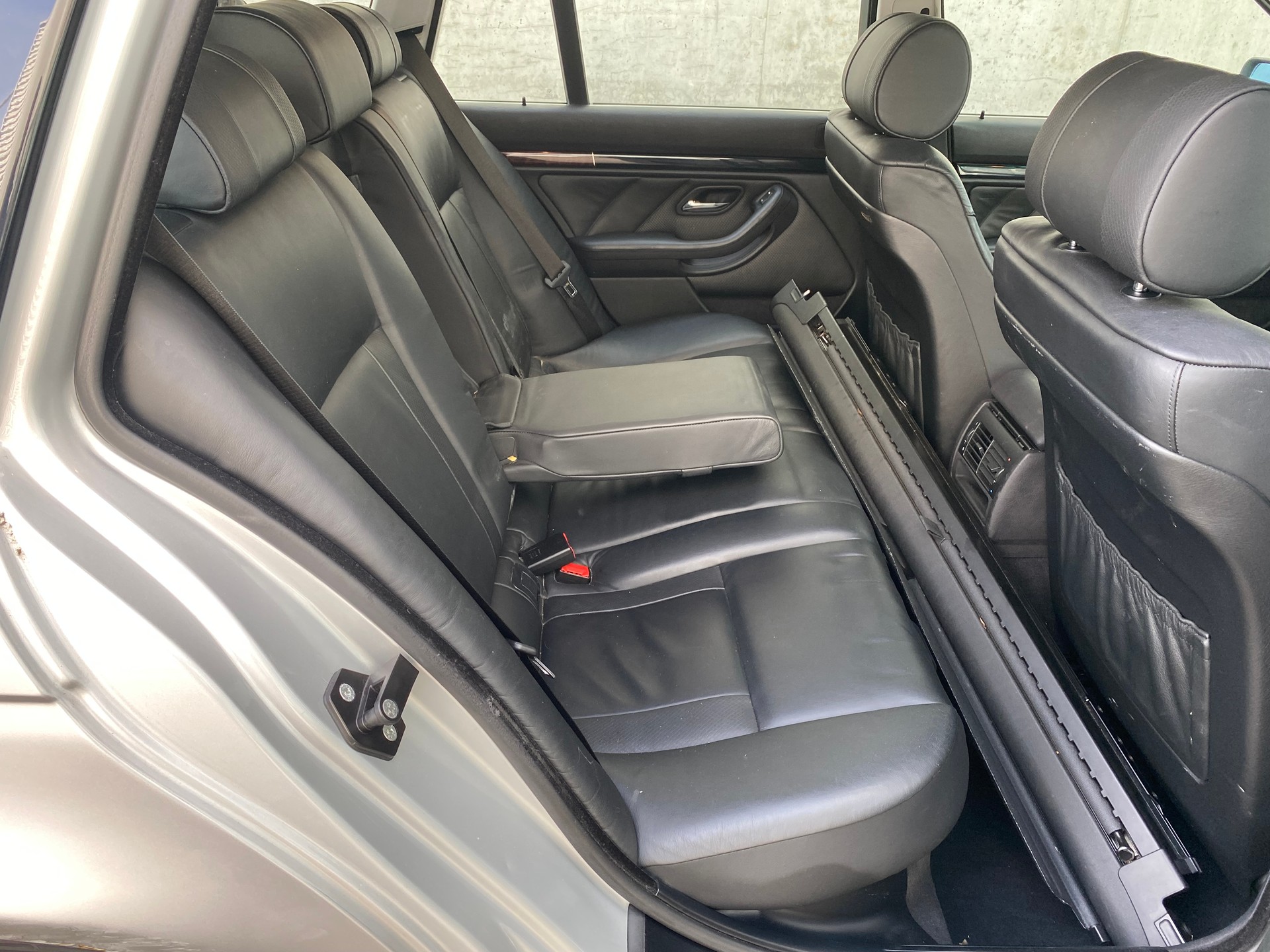 BMW 530i Touring-image-11