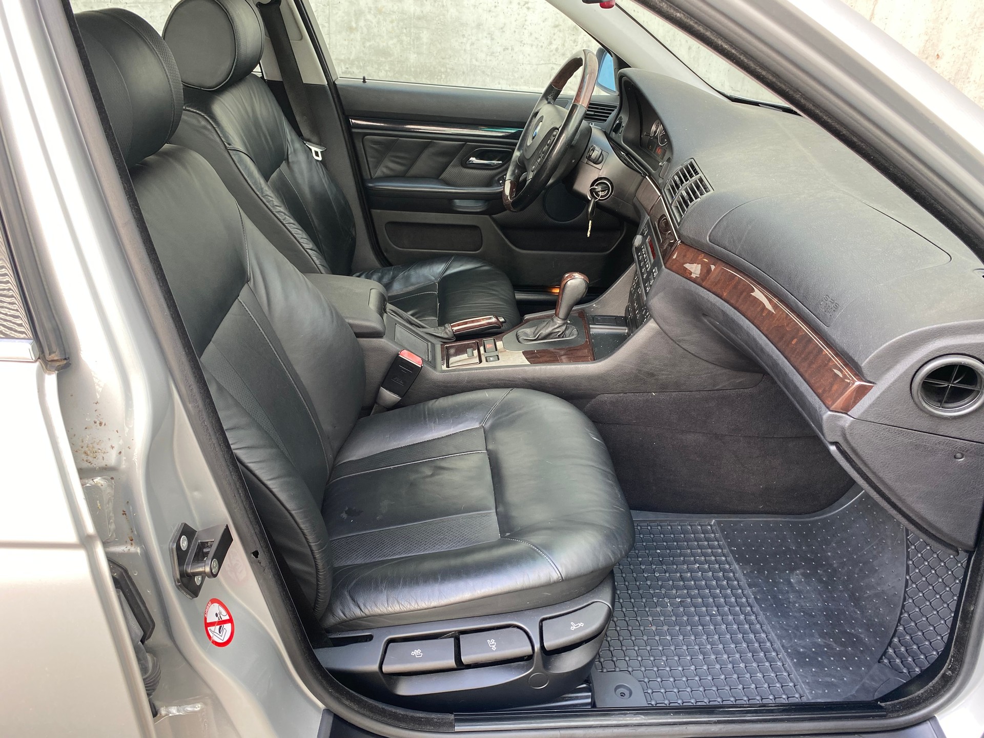 BMW 530i Touring-image-8