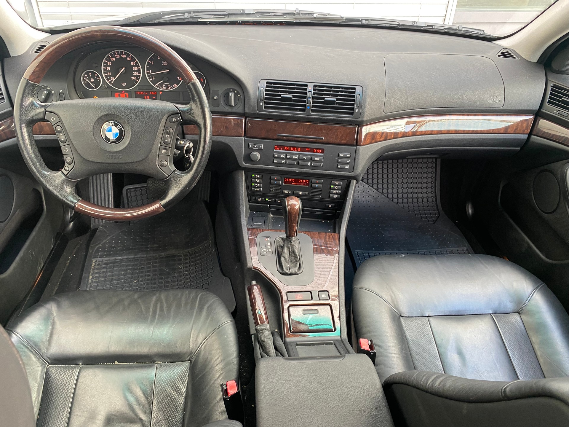 BMW 530i Touring-image-7