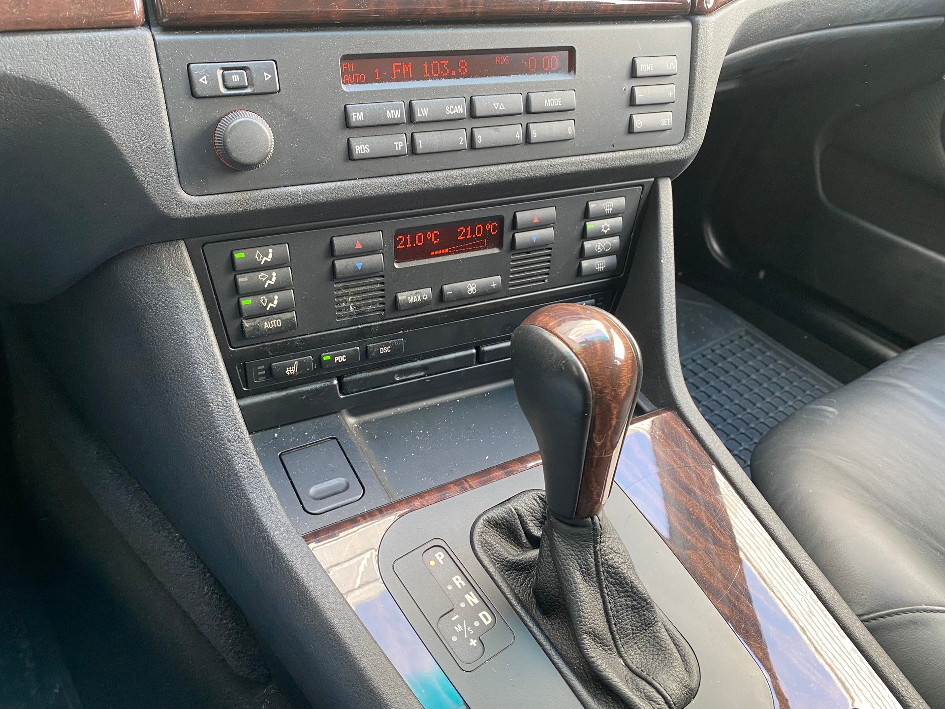 BMW 530i Touring-image-13