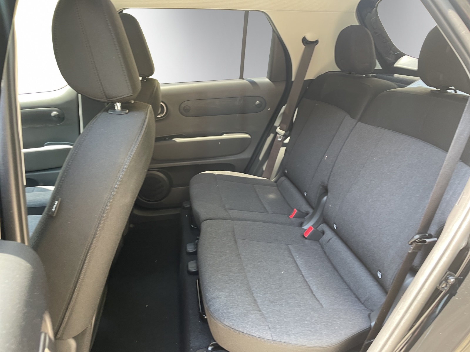 HYUNDAI Inster 49kWh Amplia-image-5
