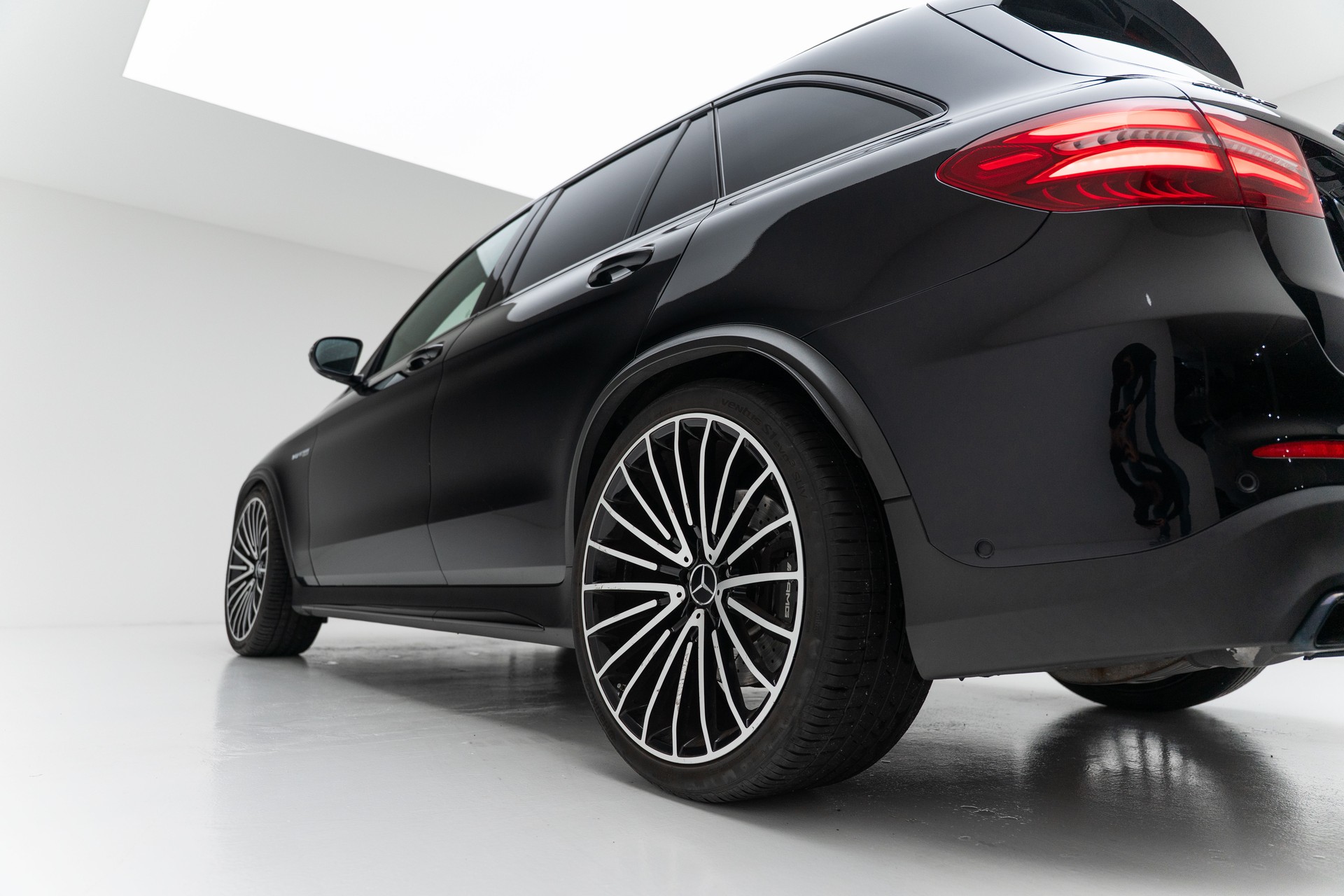 MERCEDES-BENZ GLC 63 AMG 4Matic+ 9G-Tronic-image-13