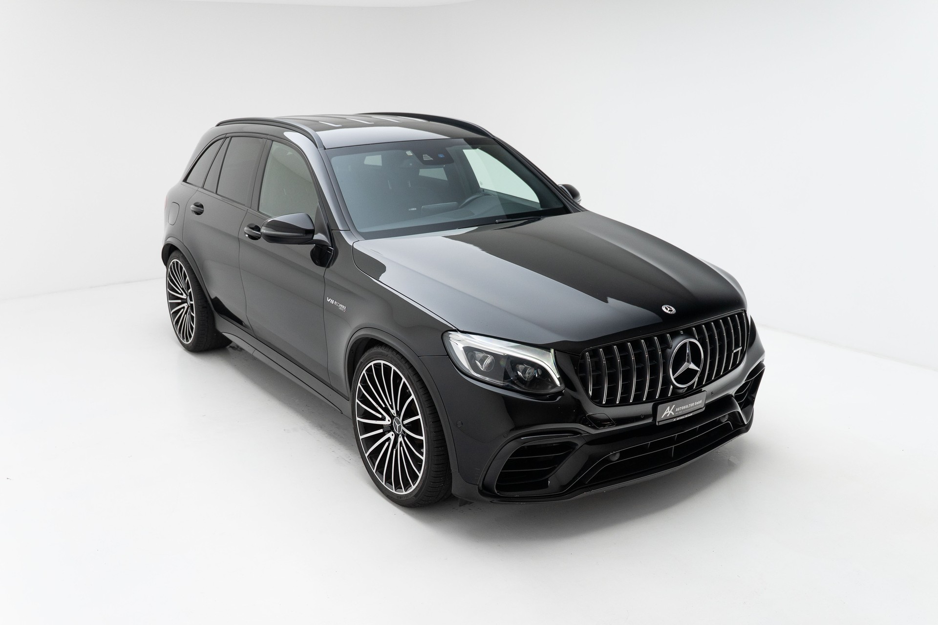 MERCEDES-BENZ GLC 63 AMG 4Matic+ 9G-Tronic-showroom-element-3