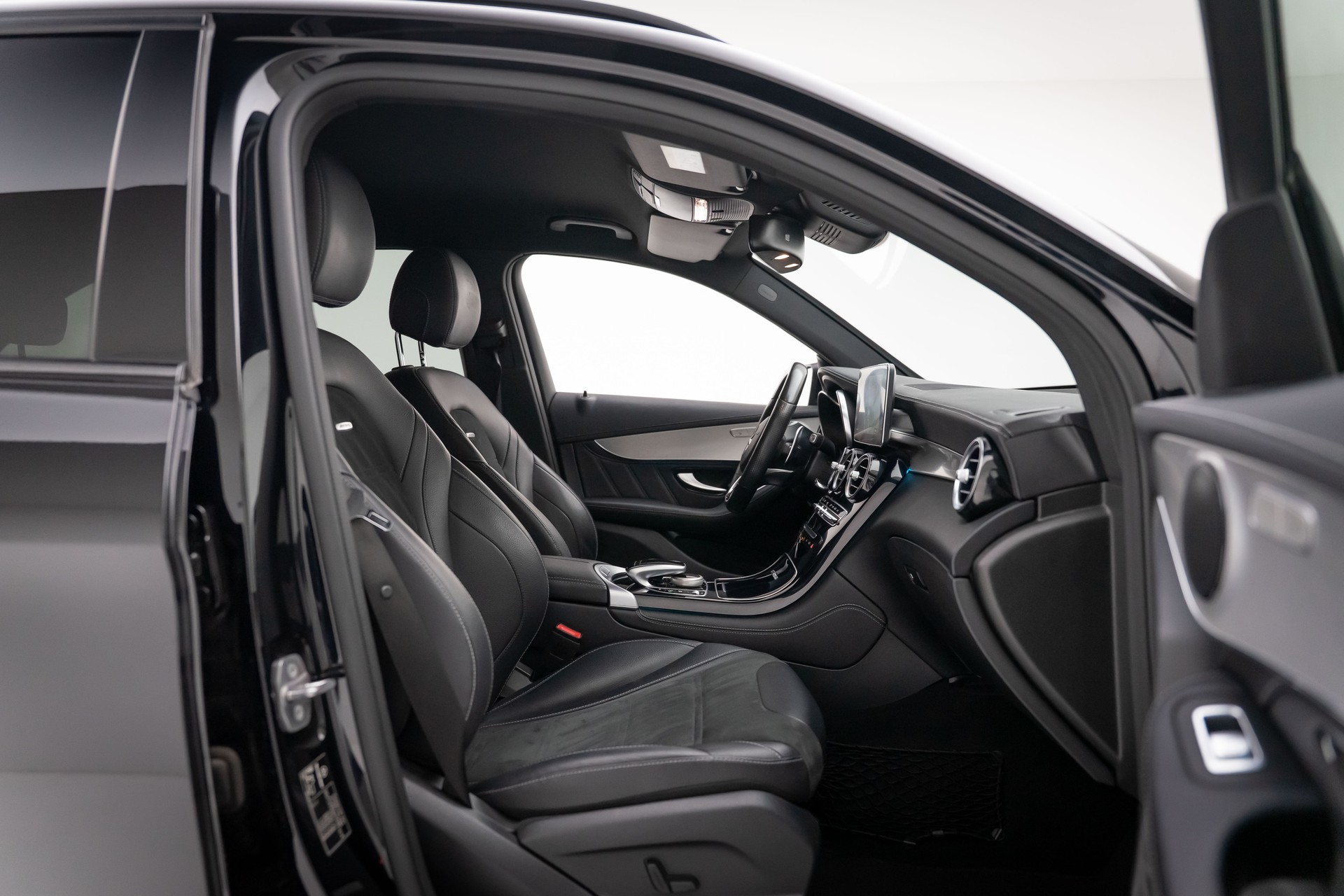 MERCEDES-BENZ GLC 63 AMG 4Matic+ 9G-Tronic-image-23