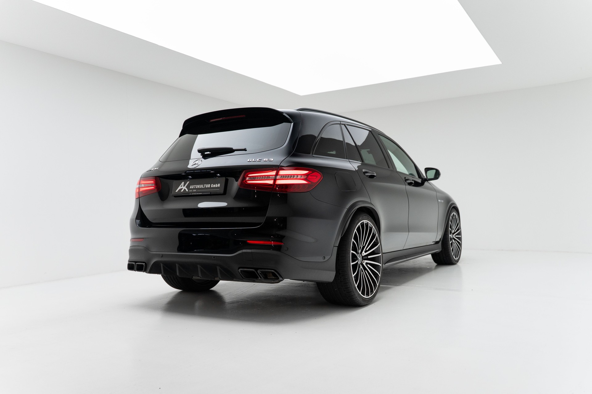MERCEDES-BENZ GLC 63 AMG 4Matic+ 9G-Tronic-image-14