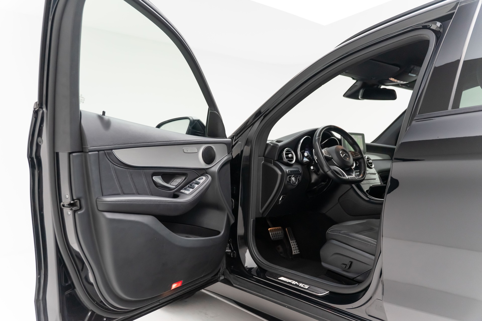 MERCEDES-BENZ GLC 63 AMG 4Matic+ 9G-Tronic-image-16